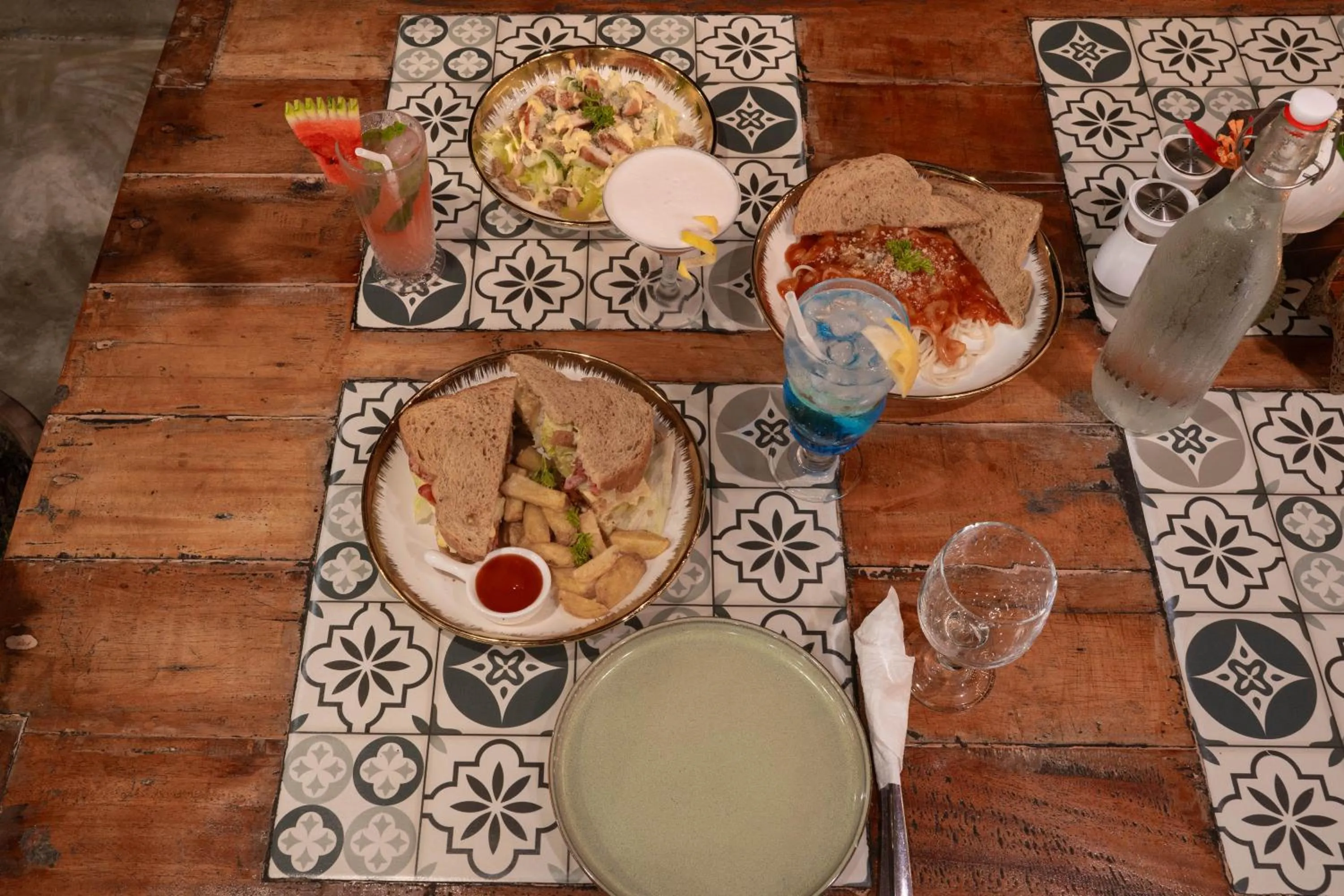 Restaurant/places to eat in Bintana sa Paraiso Binunsaran