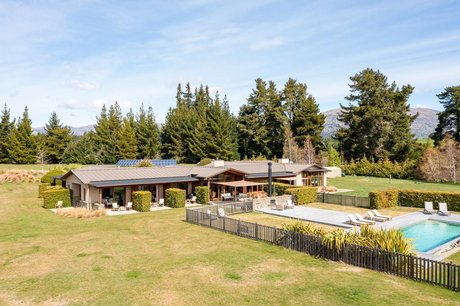 Property building, Pool View in Wanaka Haven Lodge Accommodation