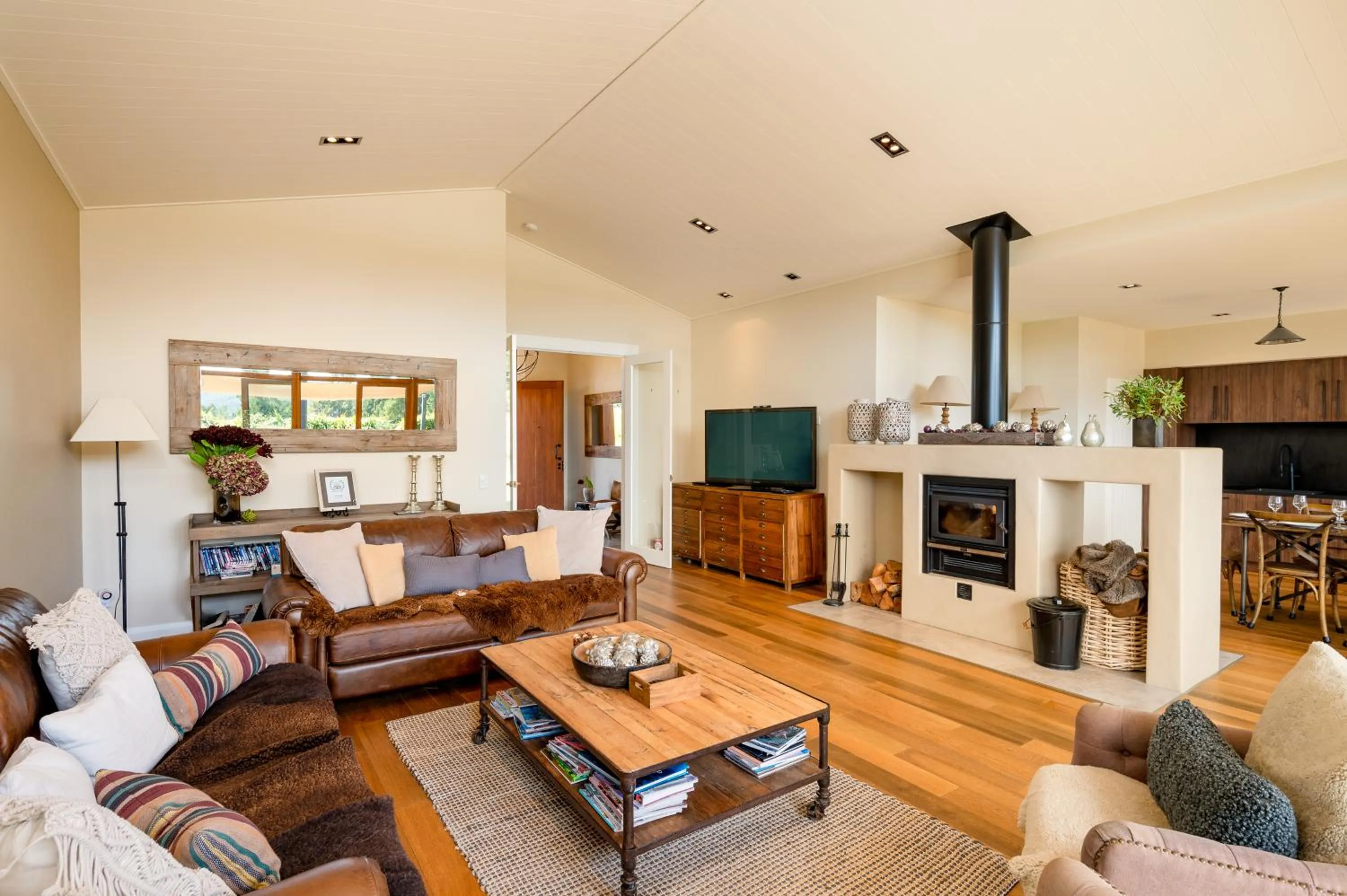 flat iron, Seating Area in Wanaka Haven Lodge Accommodation