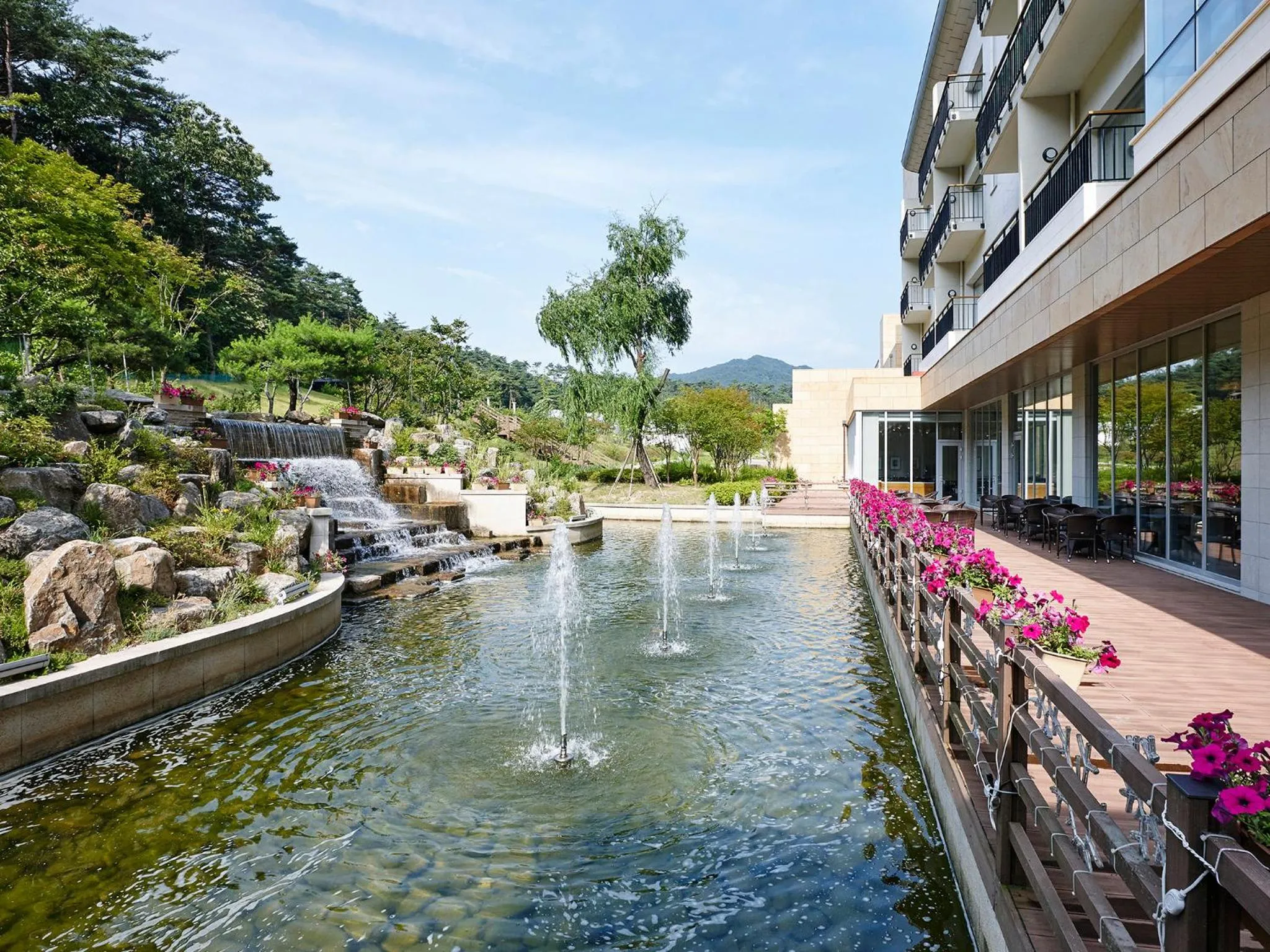 Garden in The Suites Hotel Namwon