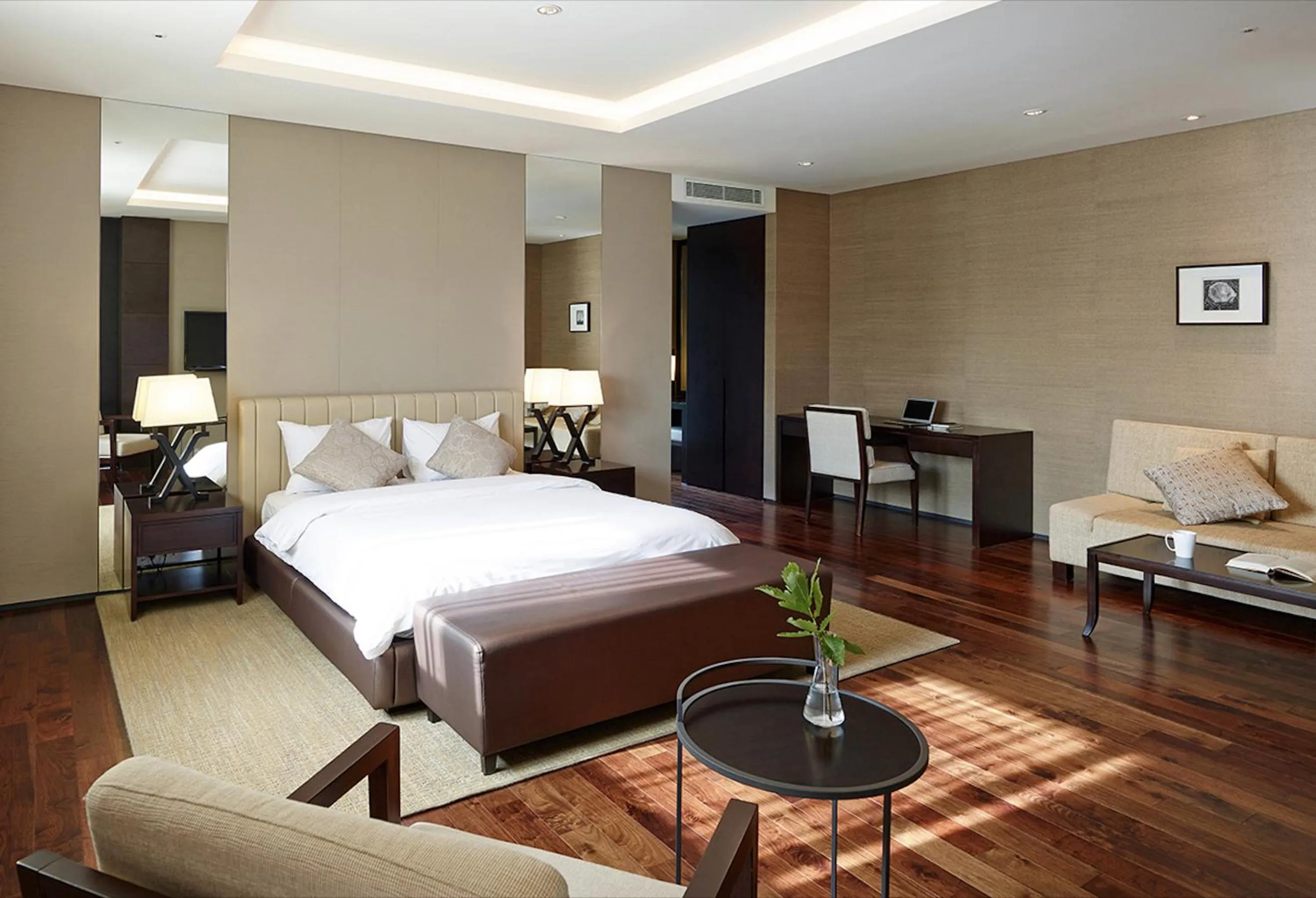 Bed in The Suites Hotel Namwon