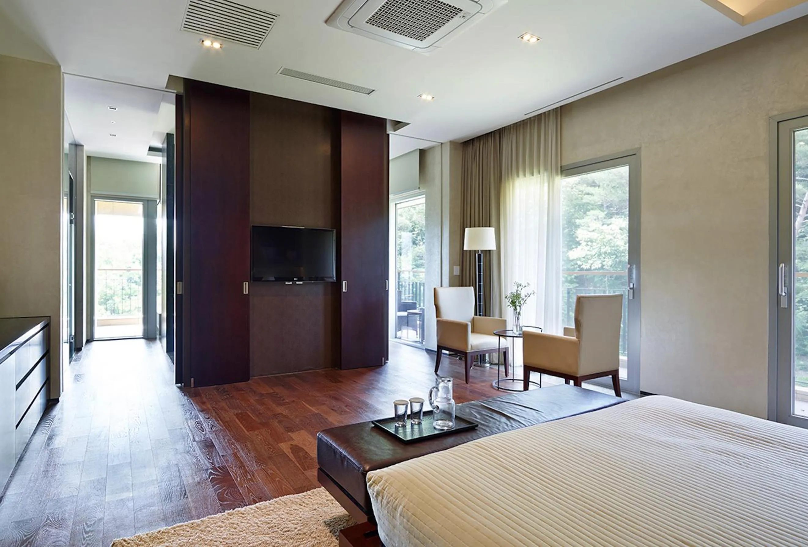 Bed in The Suites Hotel Namwon