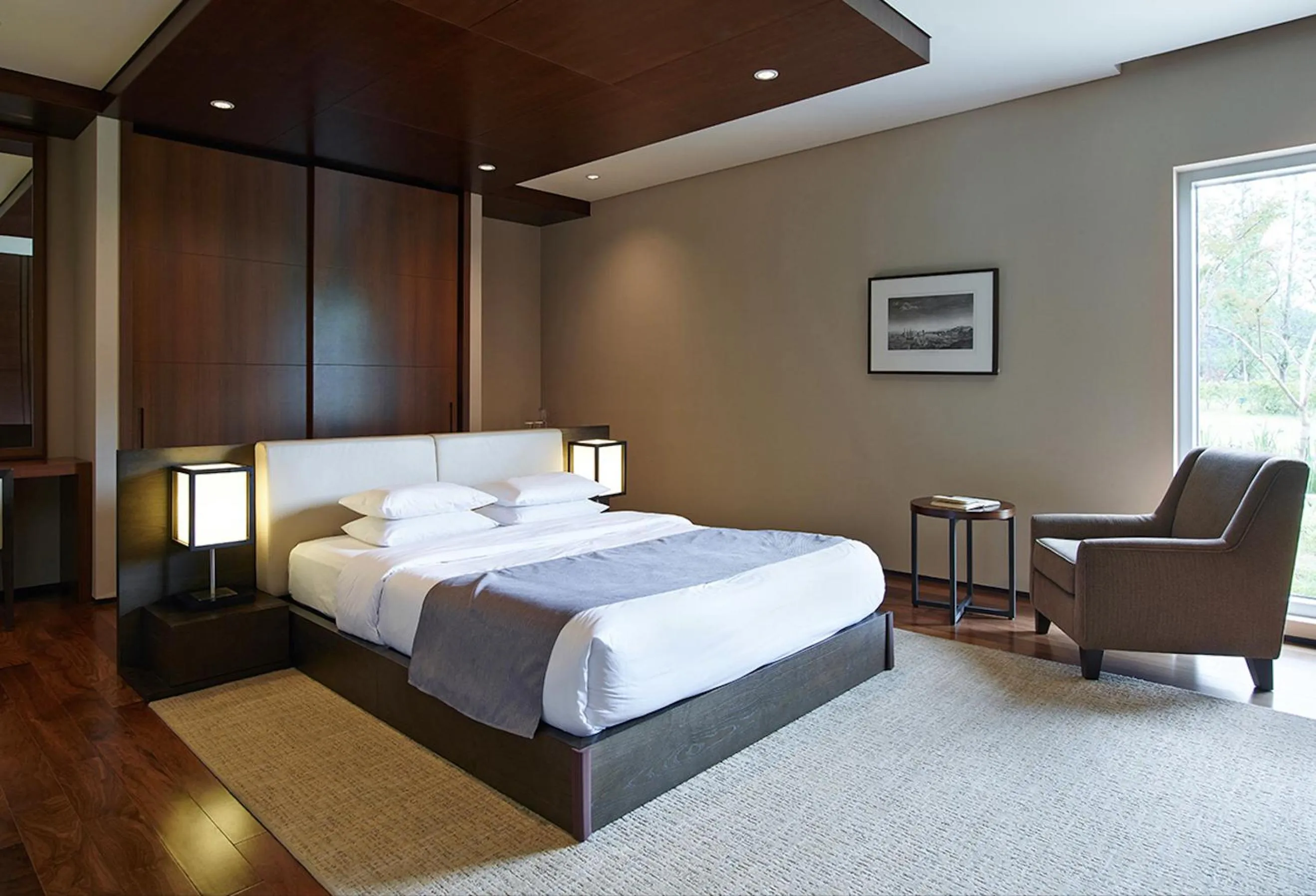 Bed in The Suites Hotel Namwon