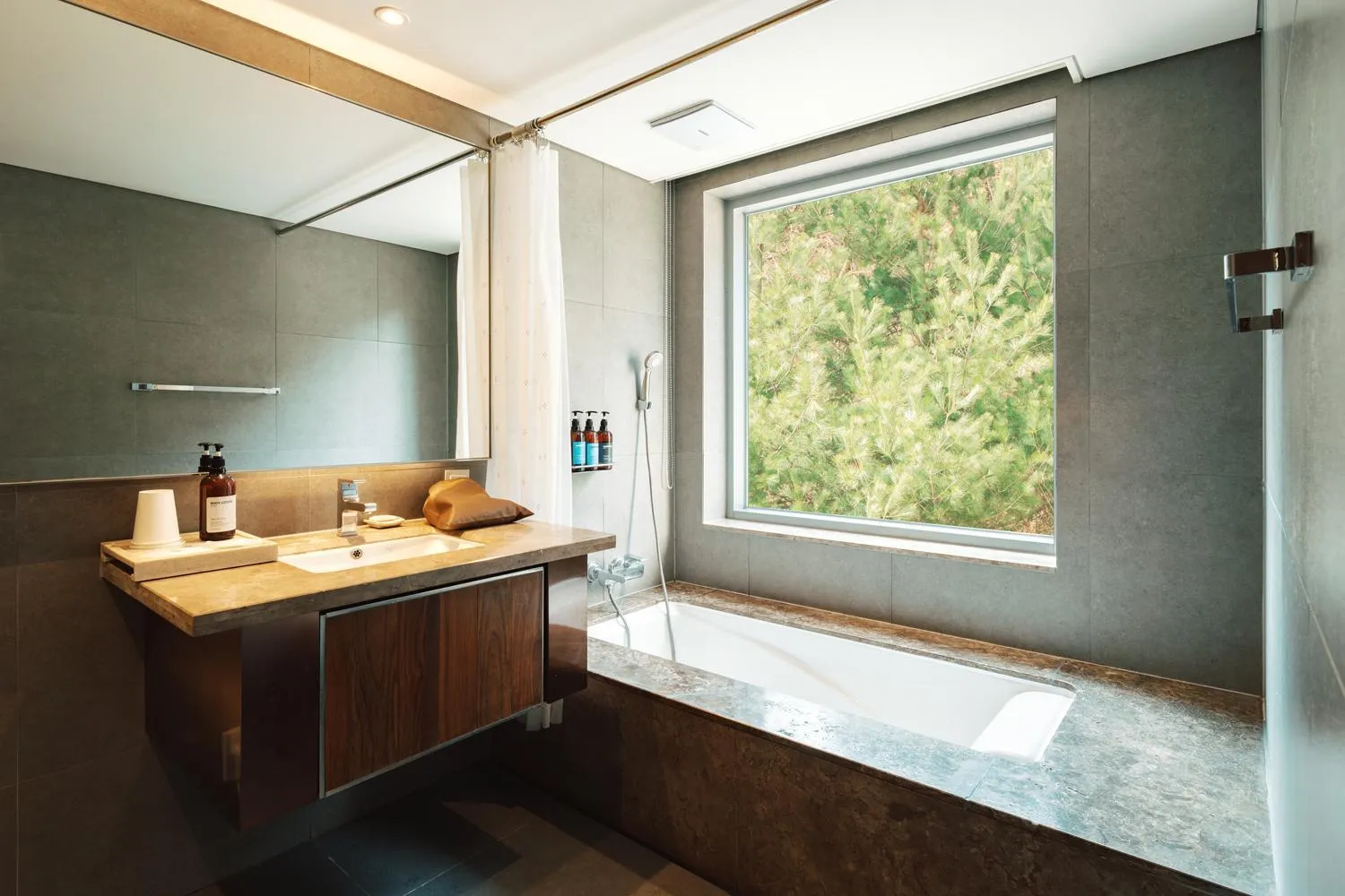 Bed in The Suites Hotel Namwon