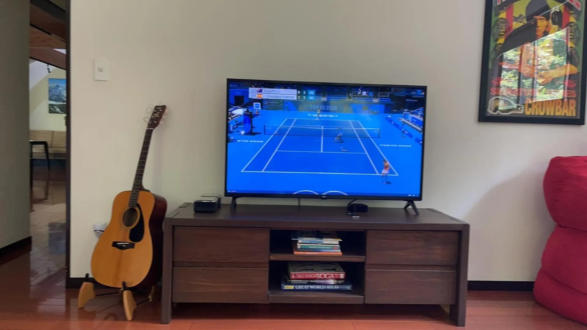 Communal lounge/ TV room in Bears Den Mountain Lodge