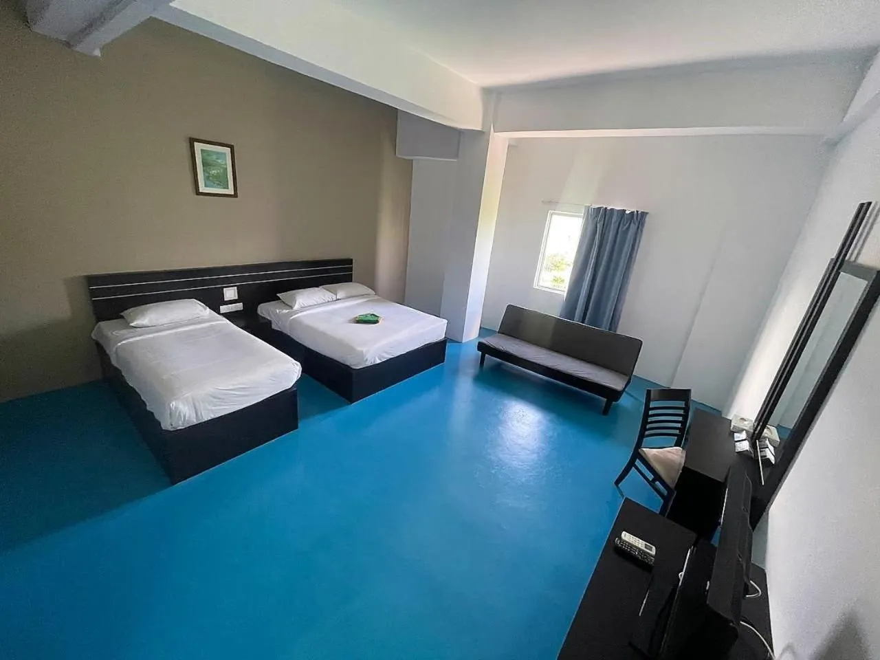 Photo of the whole room, Bed in Kuala Melaka Inn