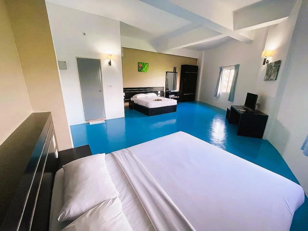 Photo of the whole room, Bed in Kuala Melaka Inn