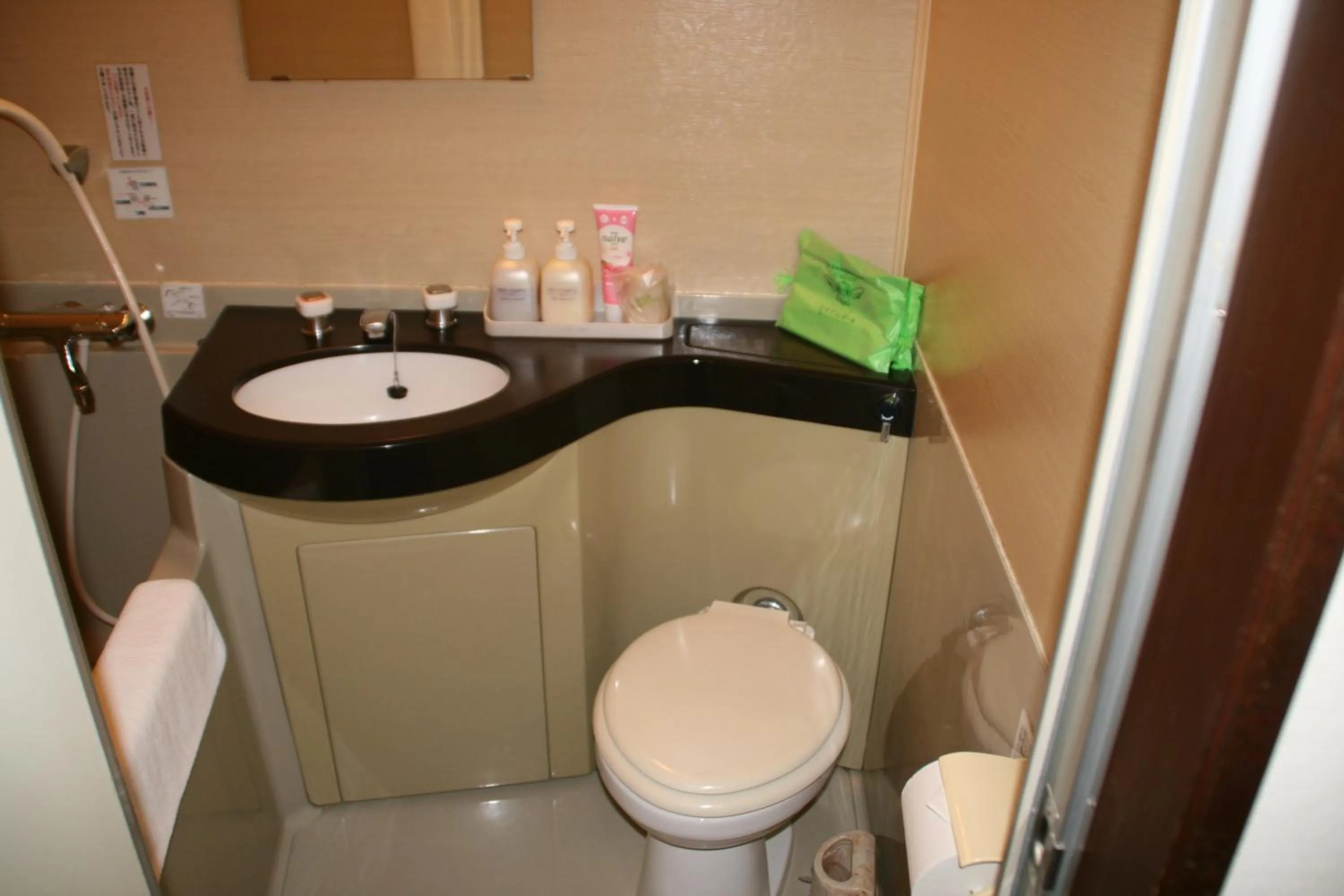 Photo of the whole room in Pension Totem Pole