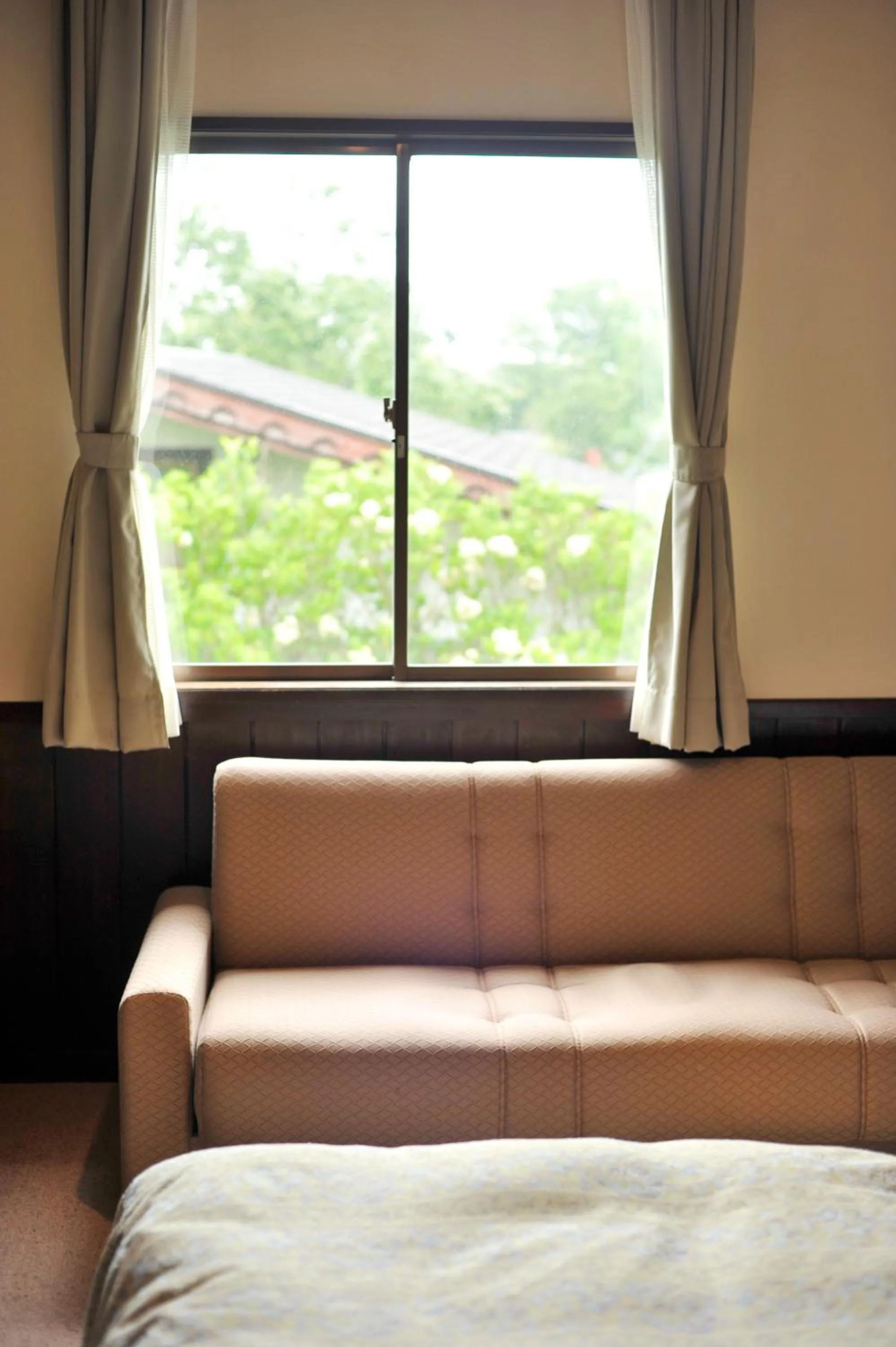 Photo of the whole room, Bed in Pension Totem Pole