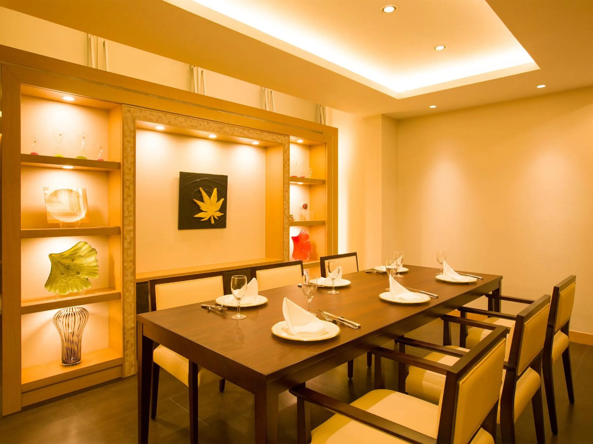 Restaurant/places to eat in Tendo Hotel