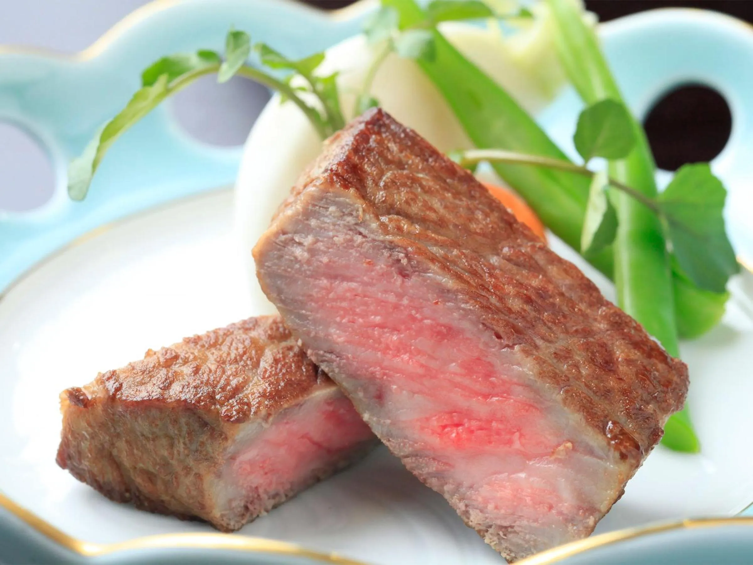 Food and drinks in Tendo Hotel