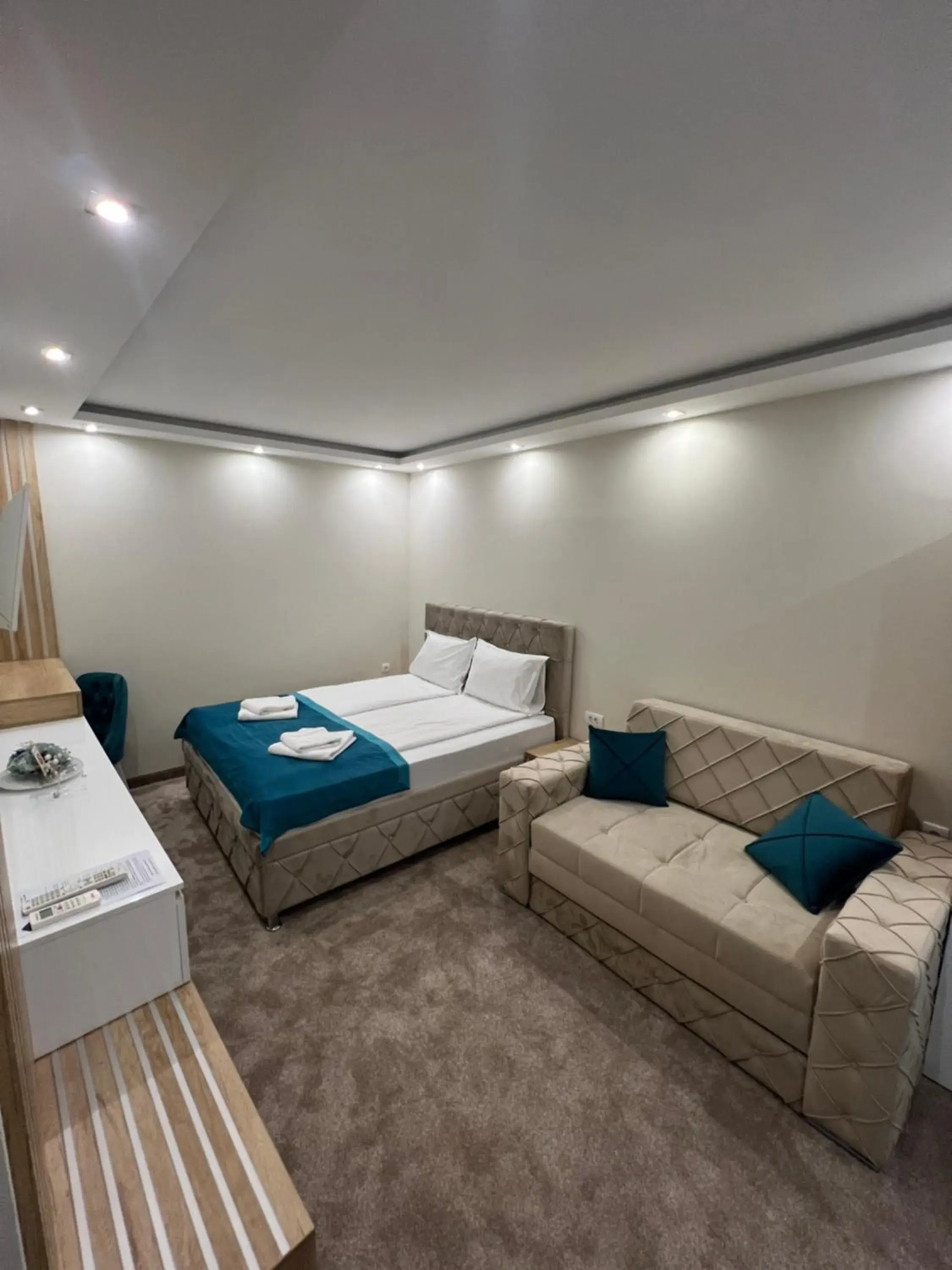 Triple Room with Balcony in Center Deluxe Garni Hotel Triple Room with Balcony in Center Deluxe Garni Hotel