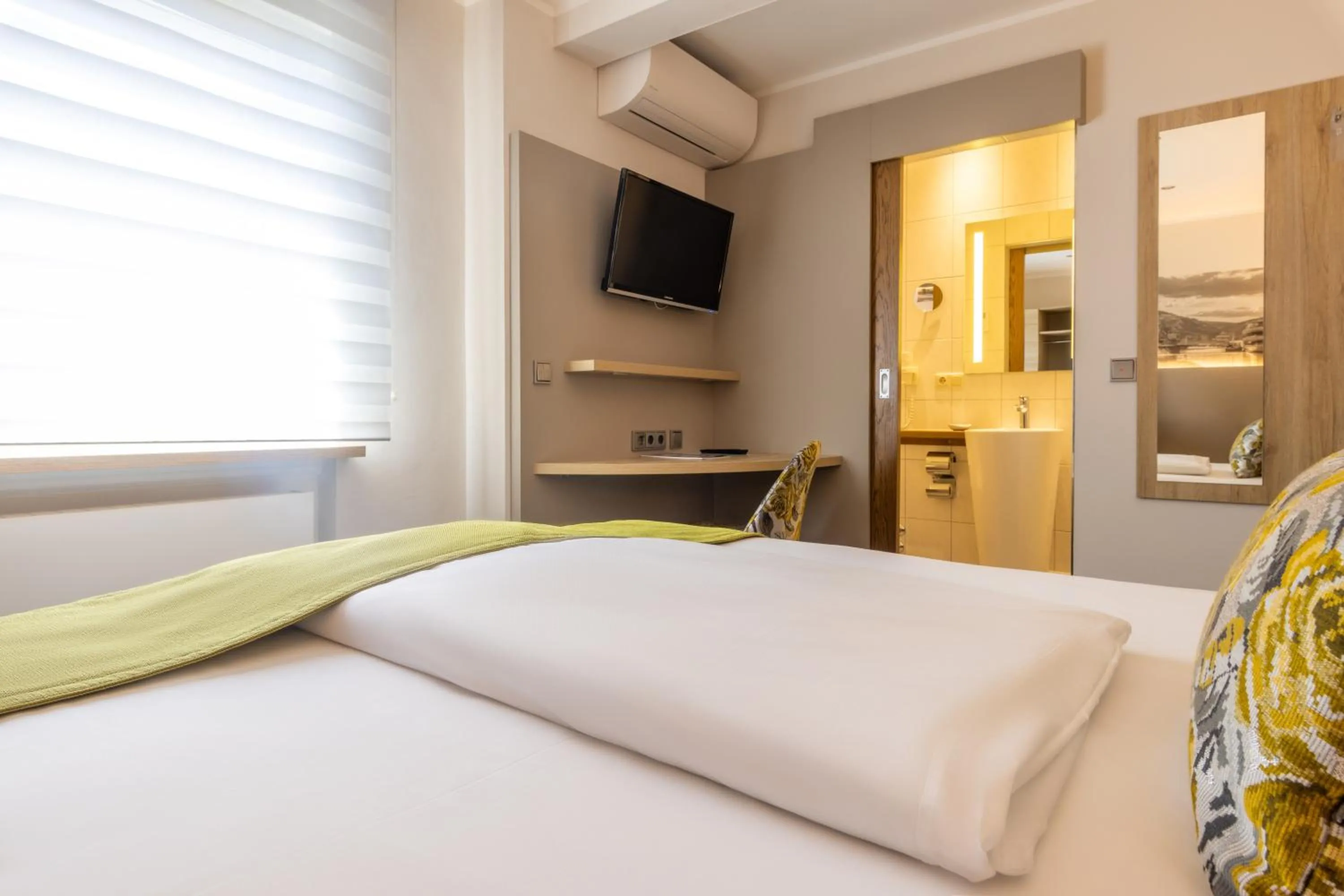 Photo of the whole room, Bed in Hotel Rose