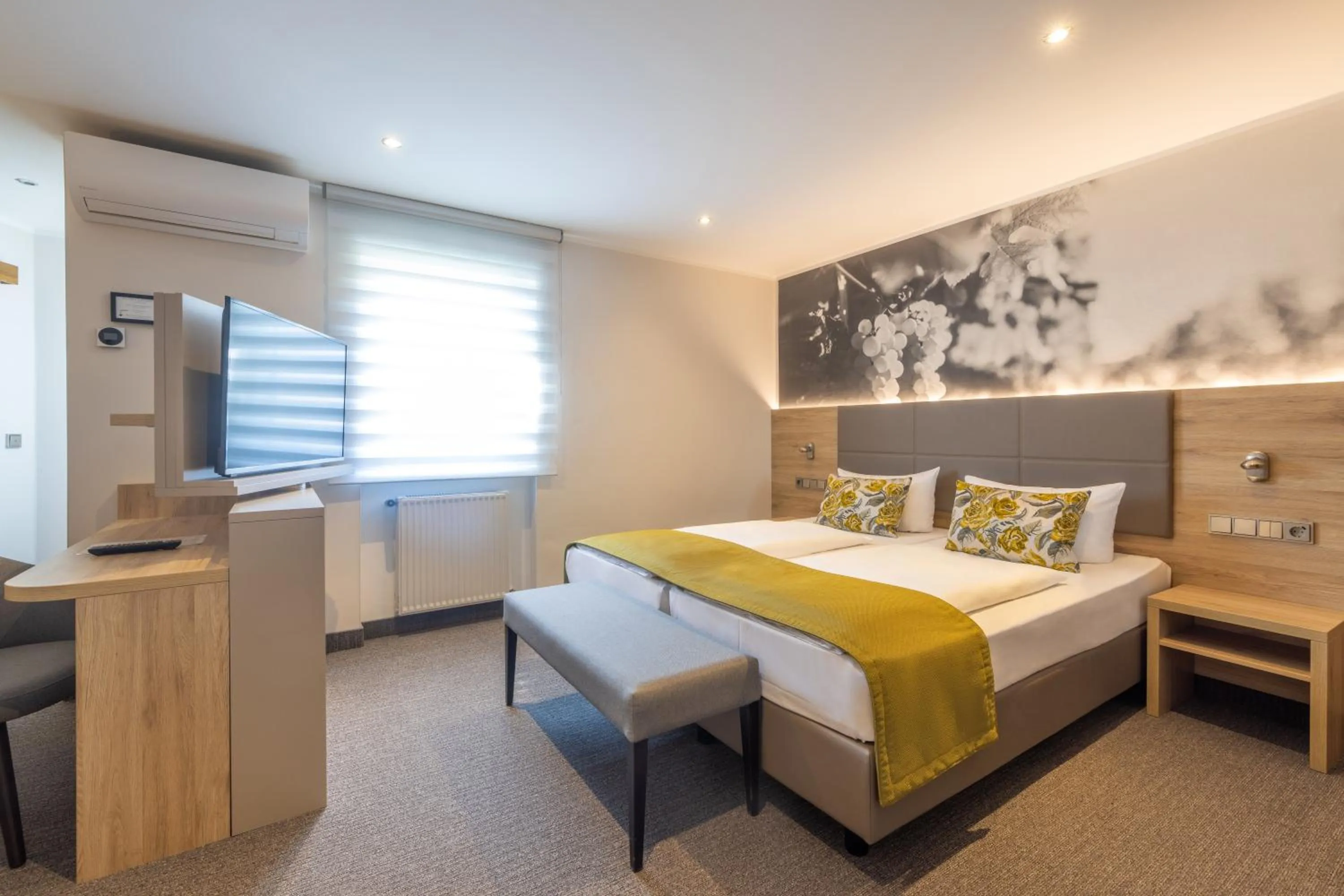 Photo of the whole room, Bed in Hotel Rose