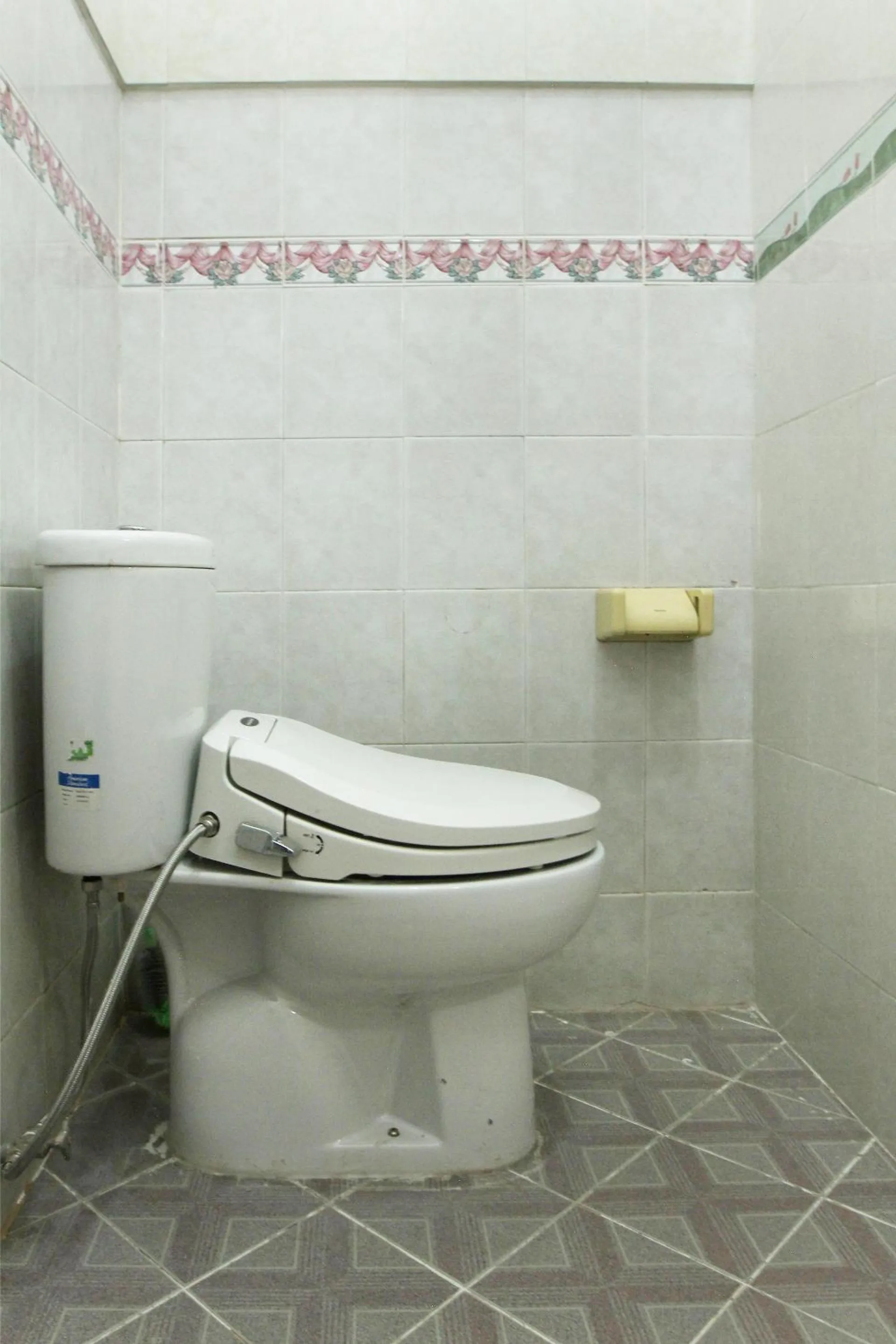 Bathroom in OYO 146 Menteng Residence
