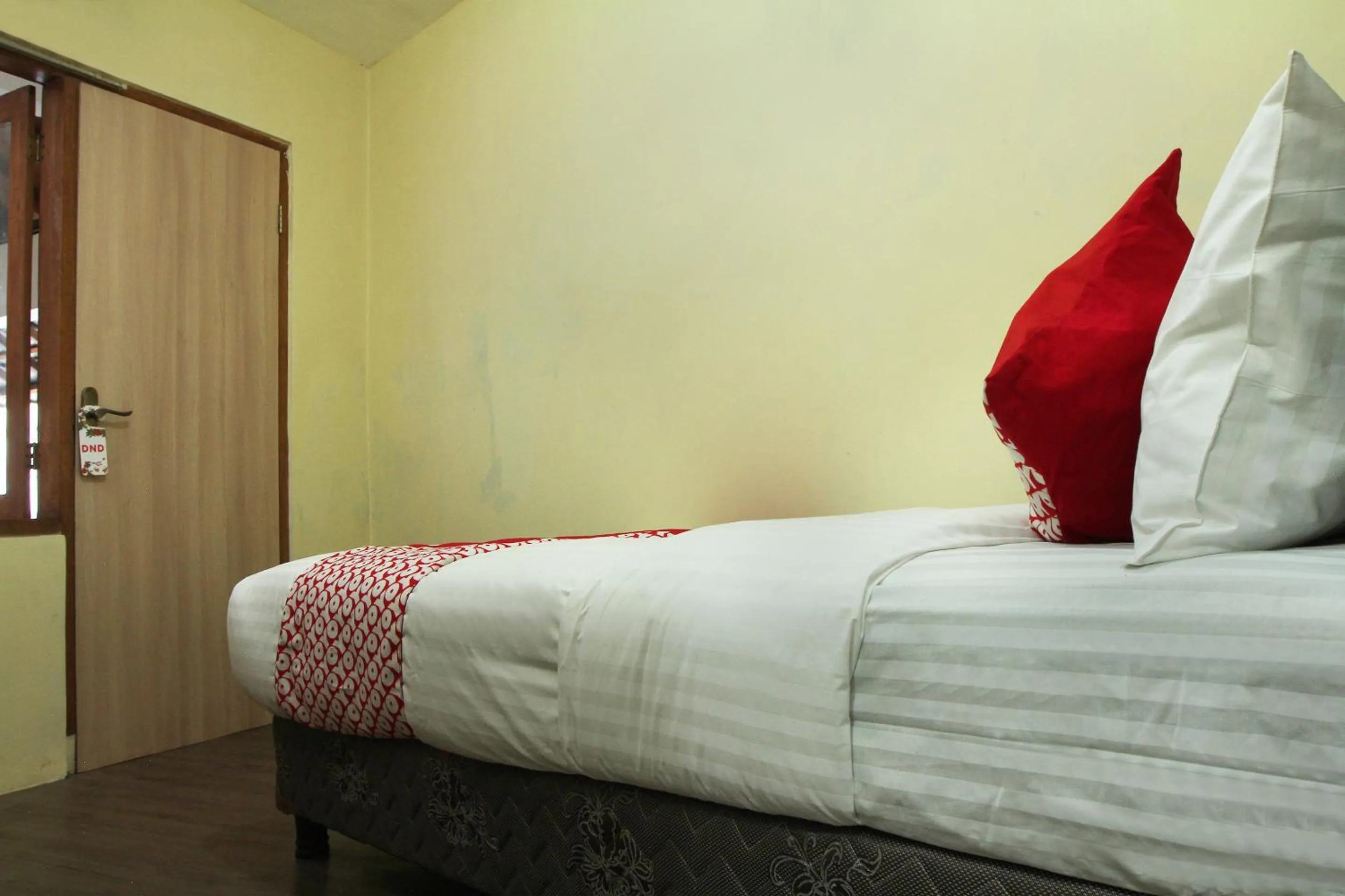 Bedroom in OYO 146 Menteng Residence