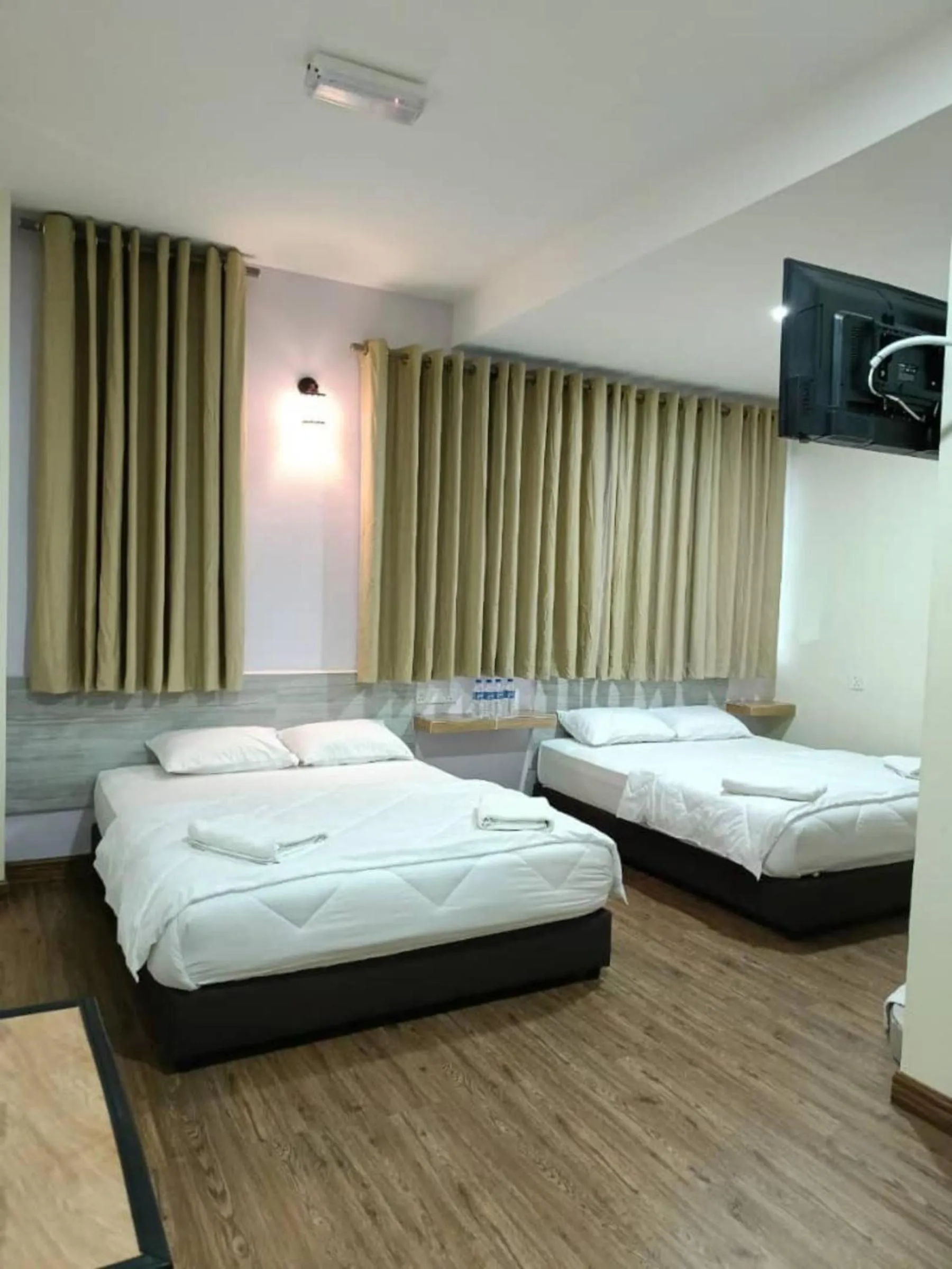 Bedroom, Bed in Hotel Bestari