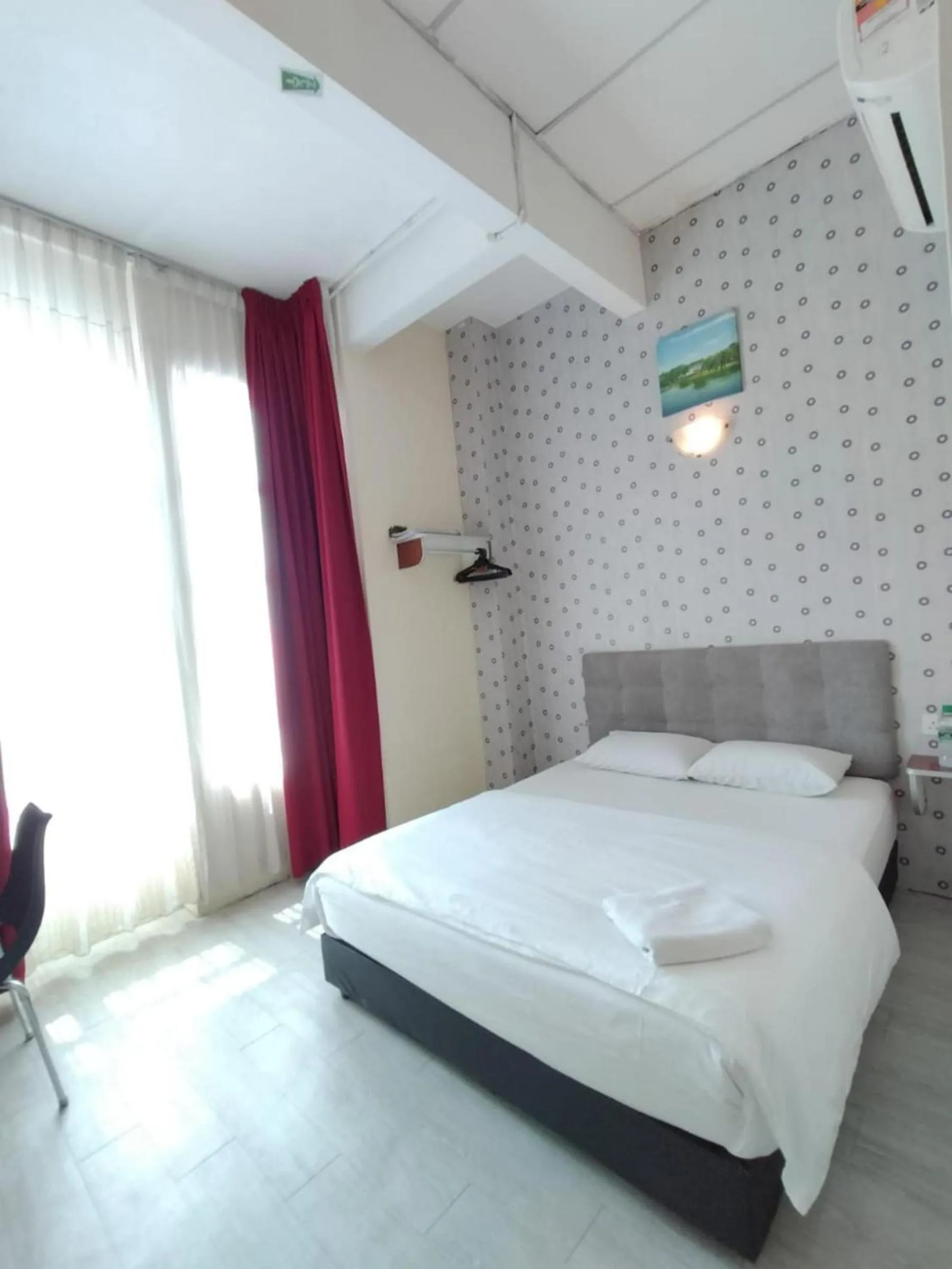 Bedroom, Bed in Hotel Bestari