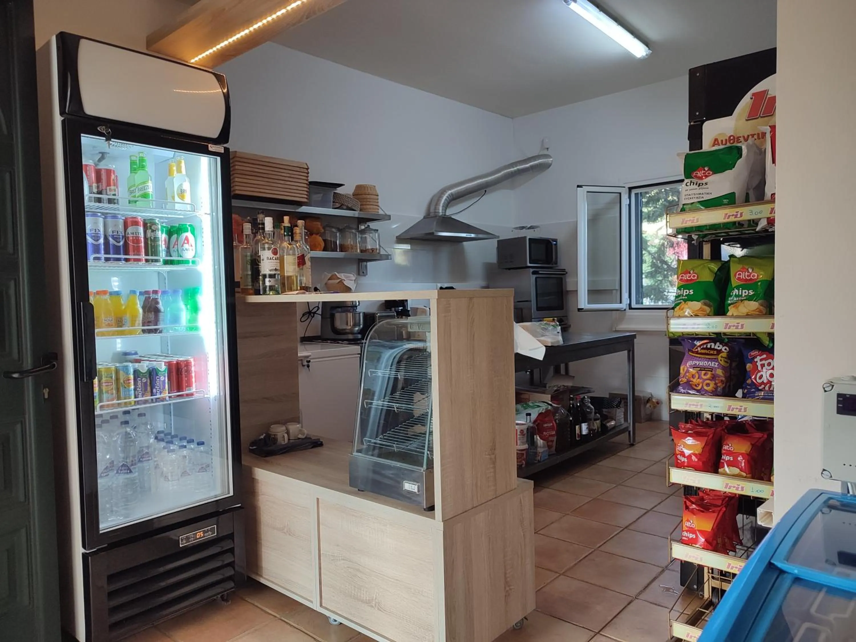 Lounge or bar in Elanthi Village Apartments