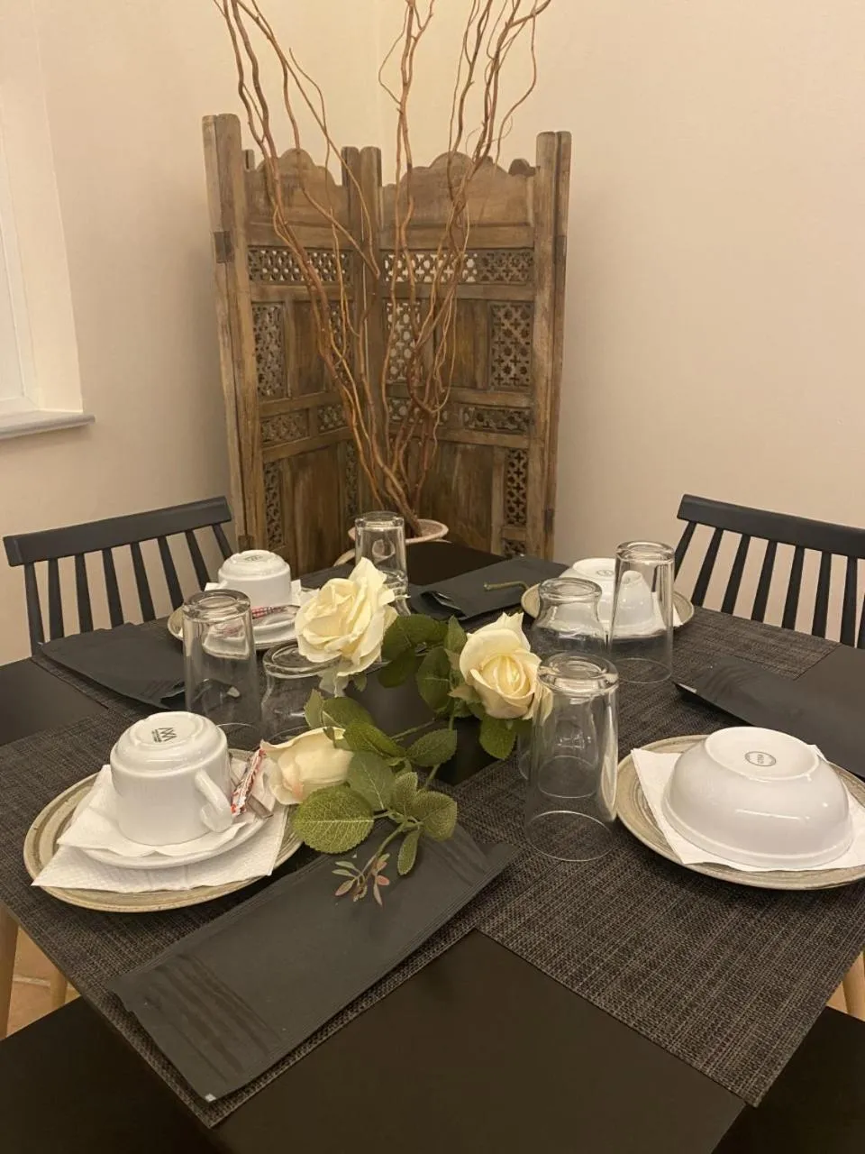 Dining area in Elanthi Village Apartments