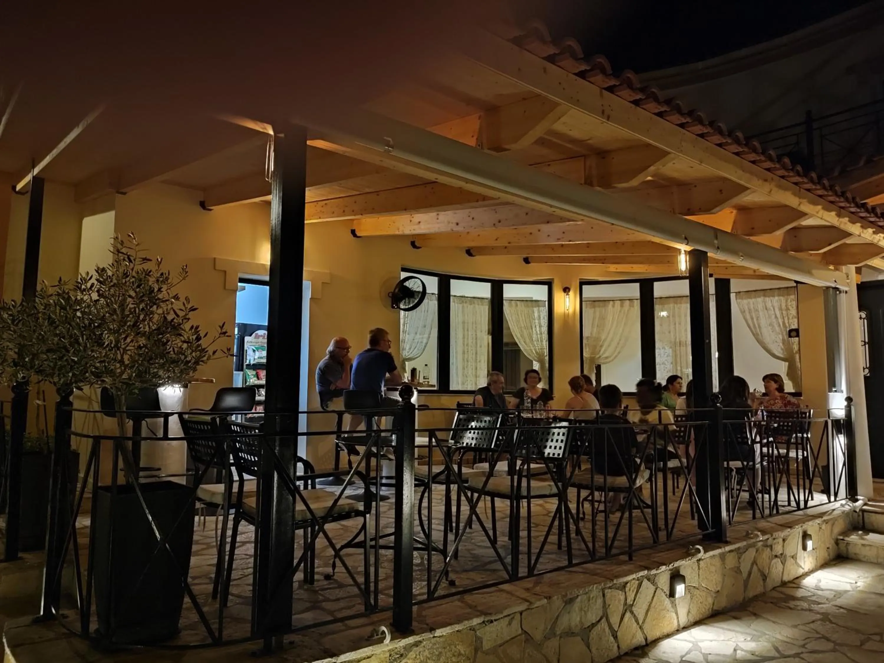 Lounge or bar in Elanthi Village Apartments