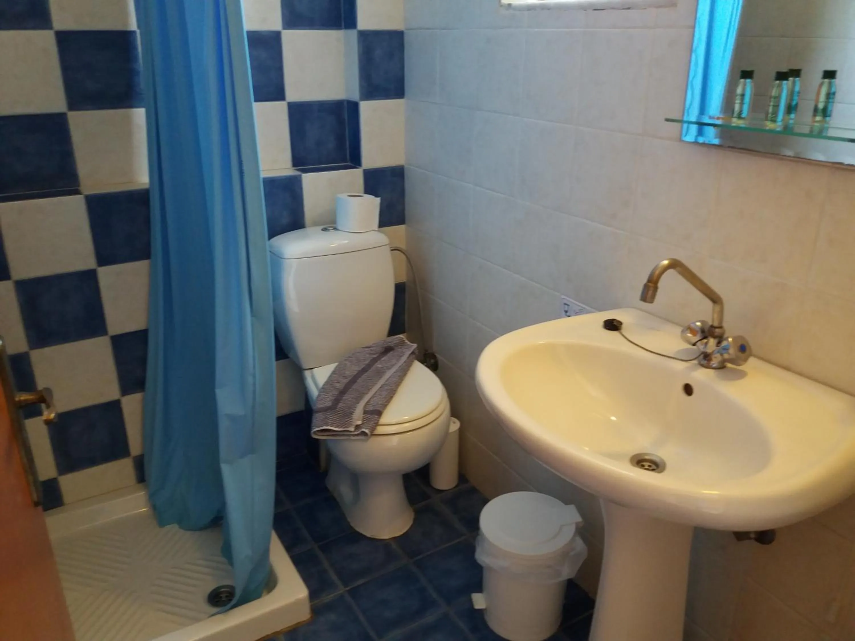 Bathroom in Elanthi Village Apartments