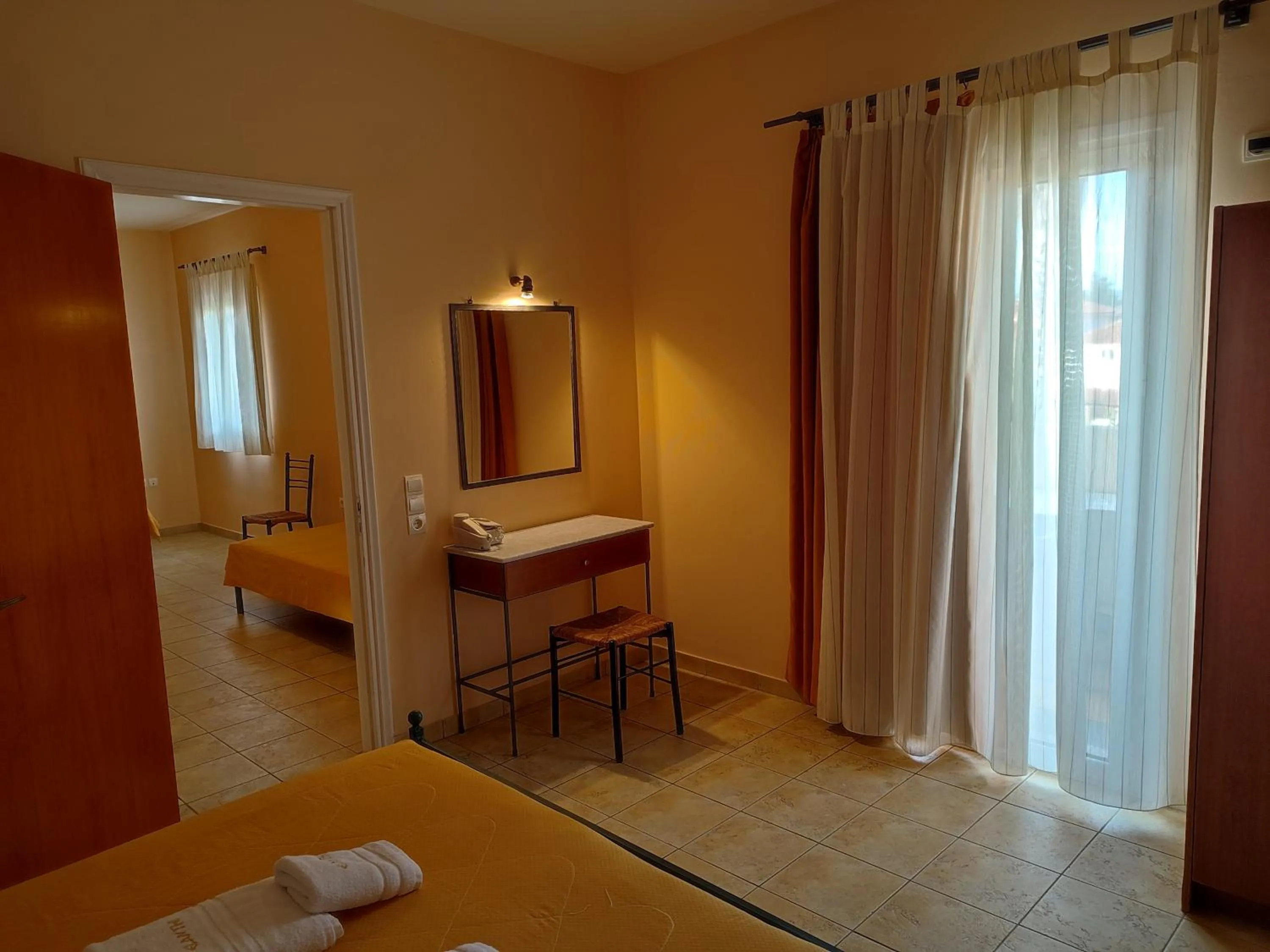 Photo of the whole room, Bed in Elanthi Village Apartments