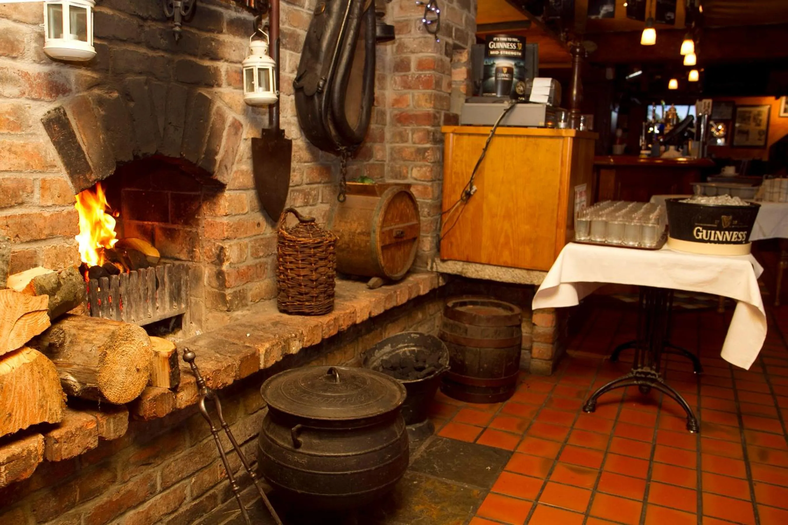 Lounge or bar in Lynhams Hotel