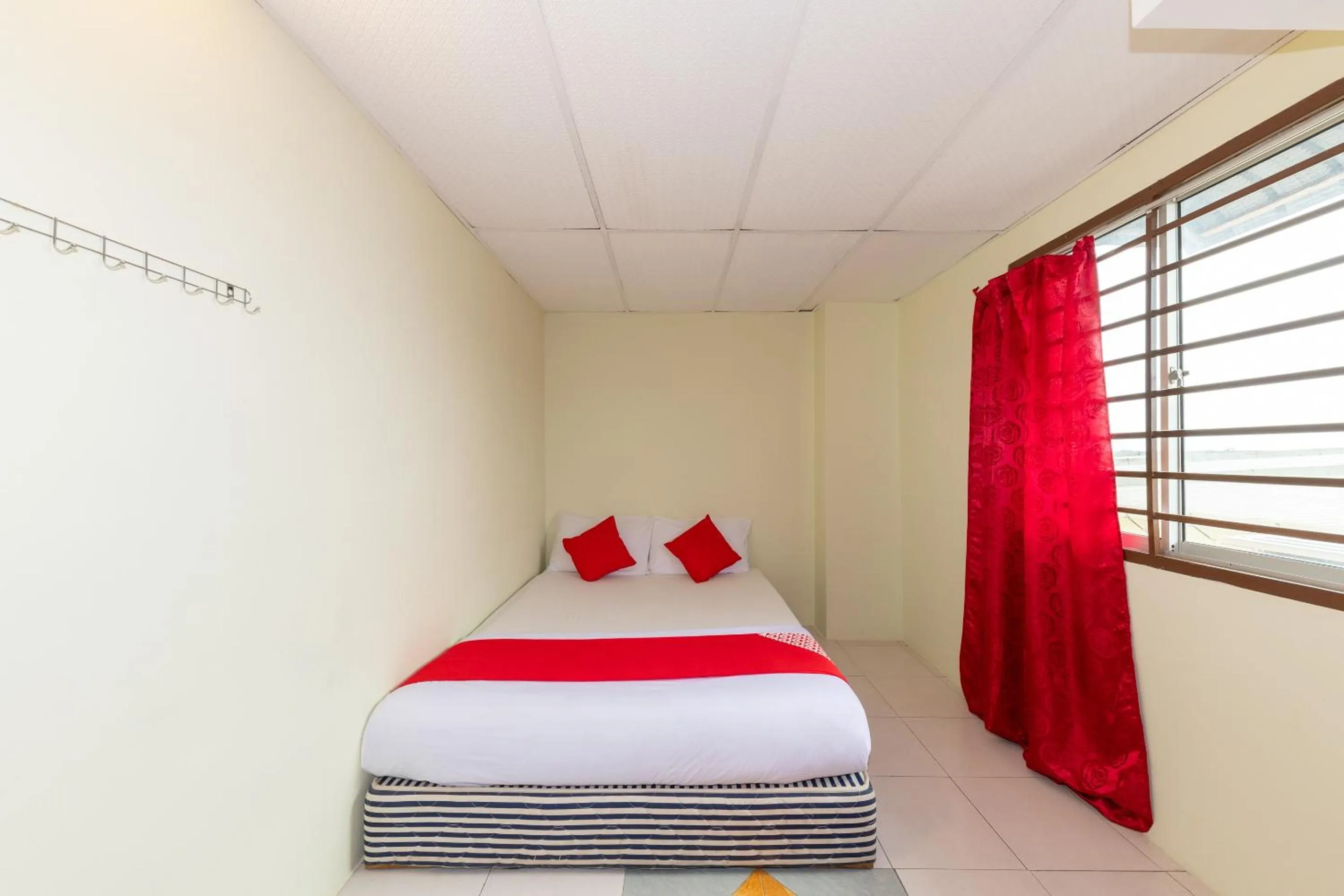 Bedroom, Bed in Hotel O My 7days Inn