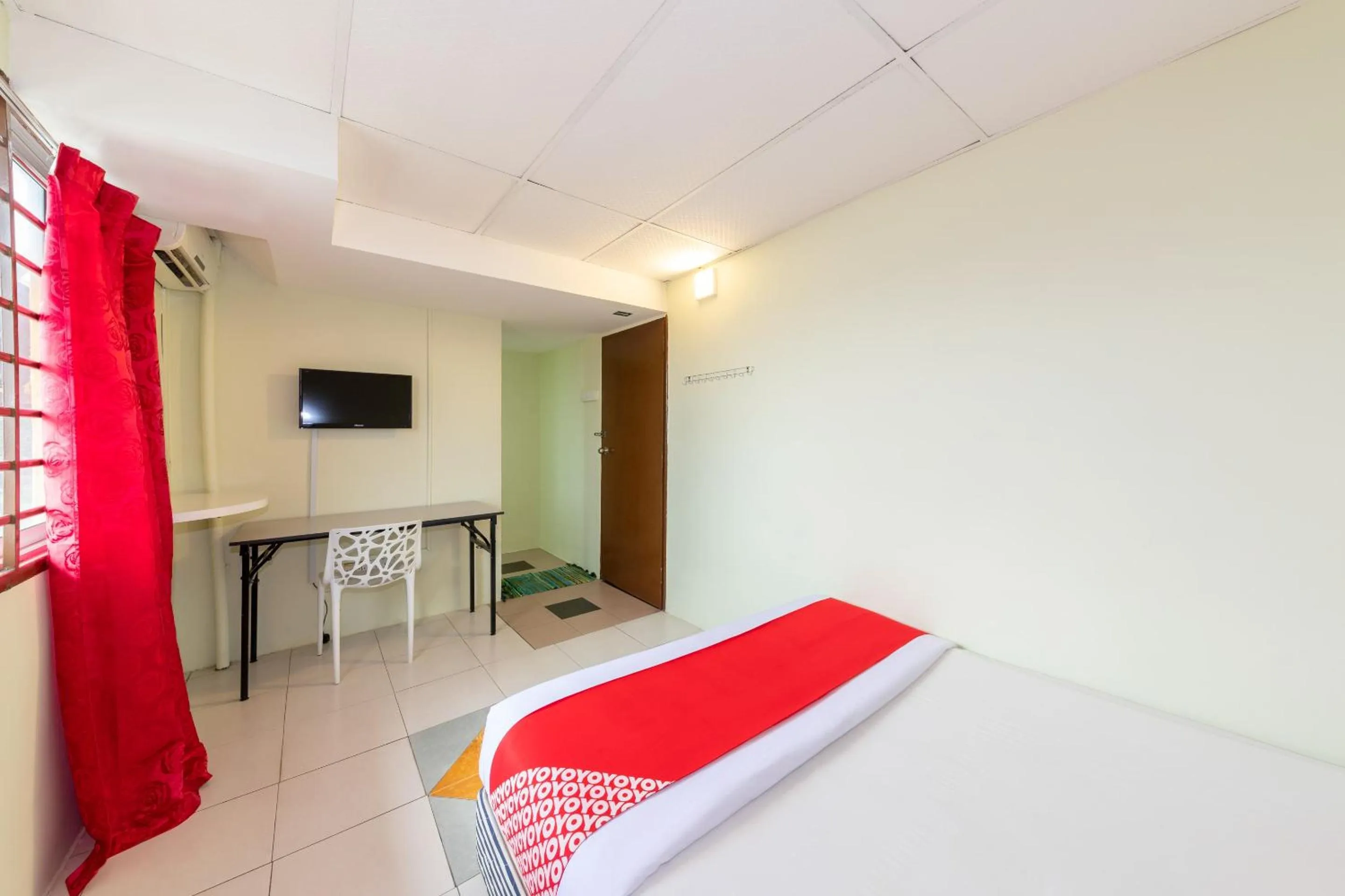 Bedroom, Bed in Hotel O My 7days Inn