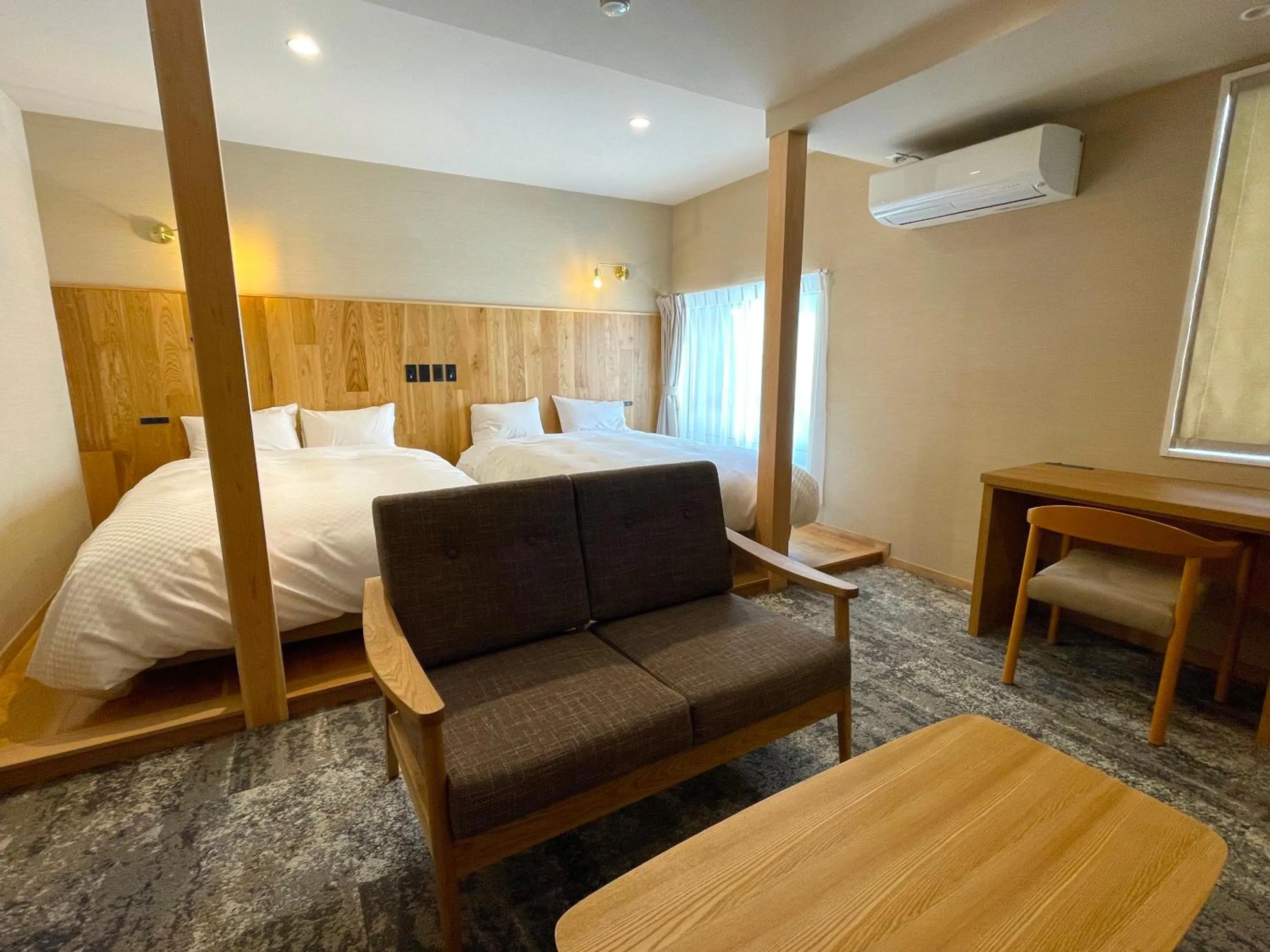 Photo of the whole room, Bed in Little Grebe