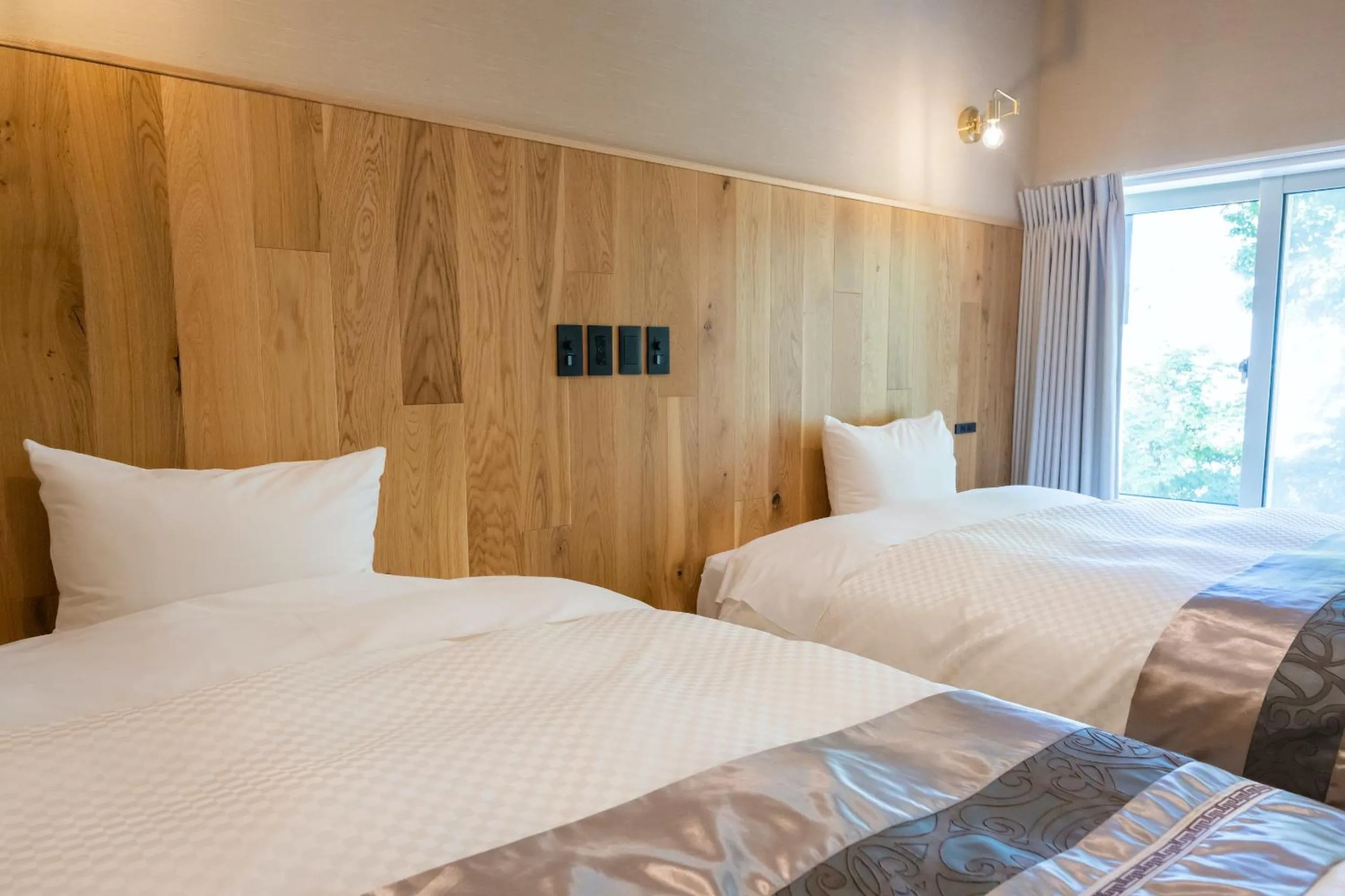 Photo of the whole room, Bed in Little Grebe