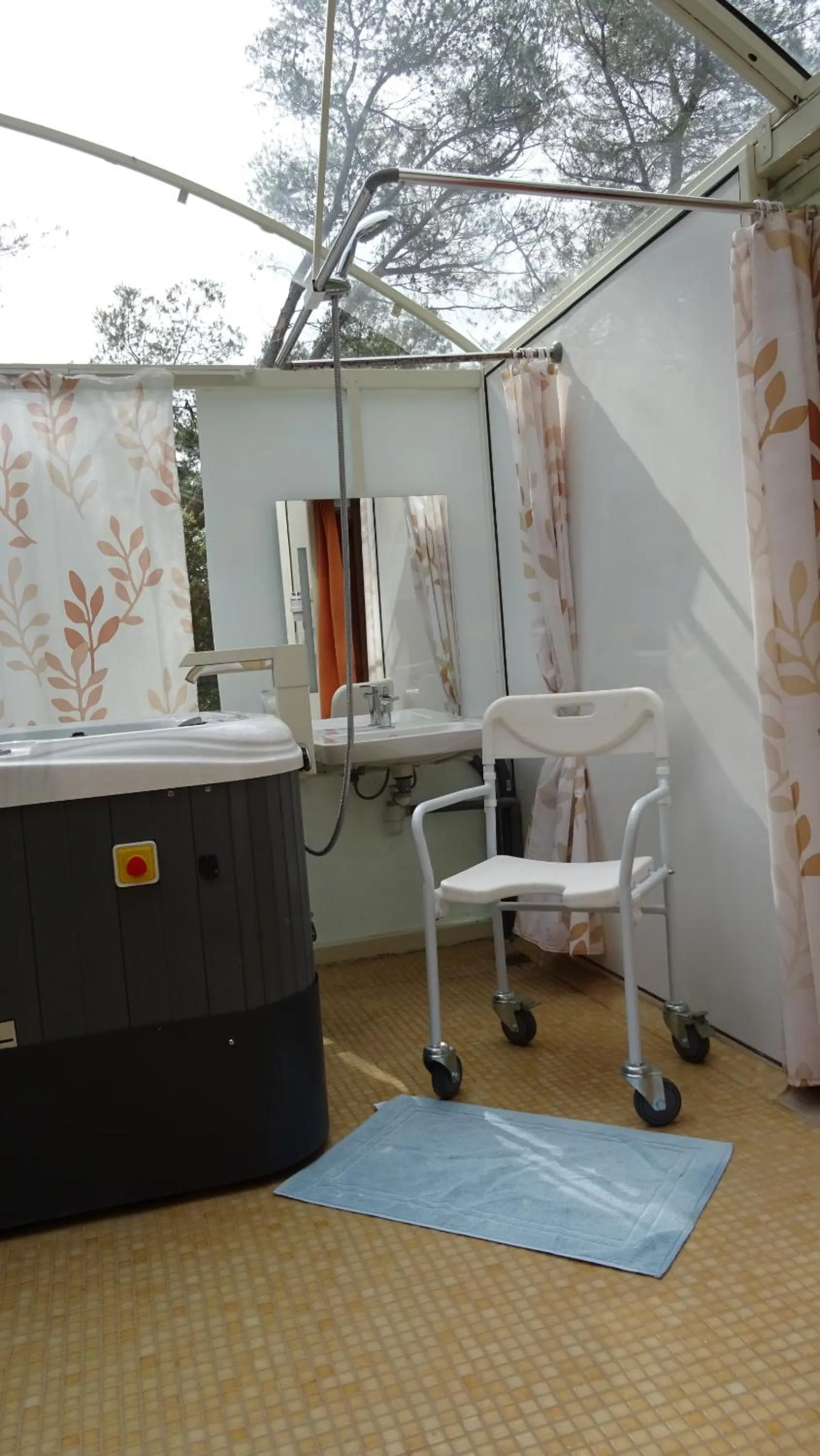 Bathroom in Les Chambres d'Hotes au Bois Fleuri