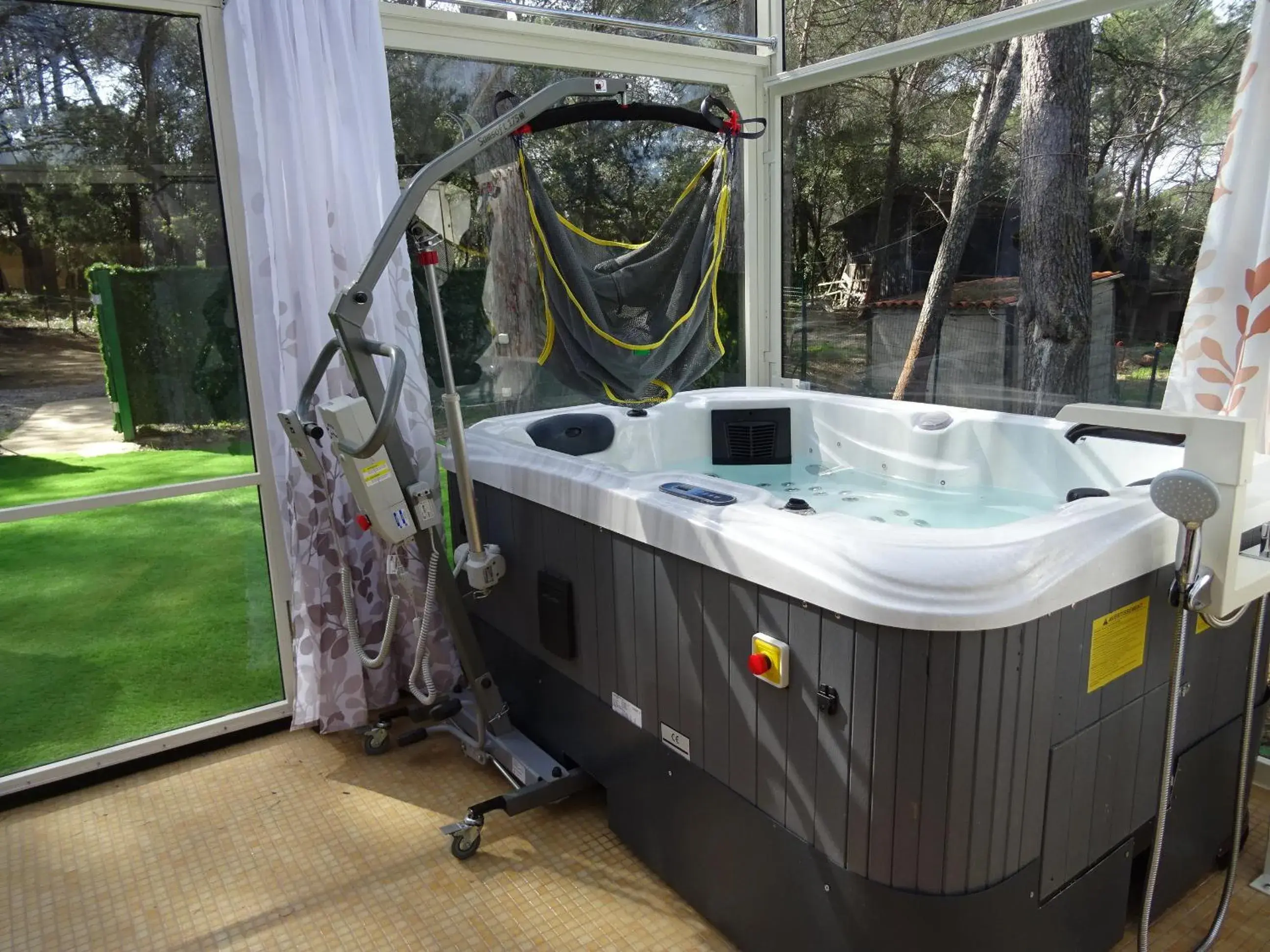 Double Room - Disability Access in Les Chambres d'Hotes au Bois Fleuri Double Room - Disability Access in Les Chambres d'Hotes au Bois Fleuri