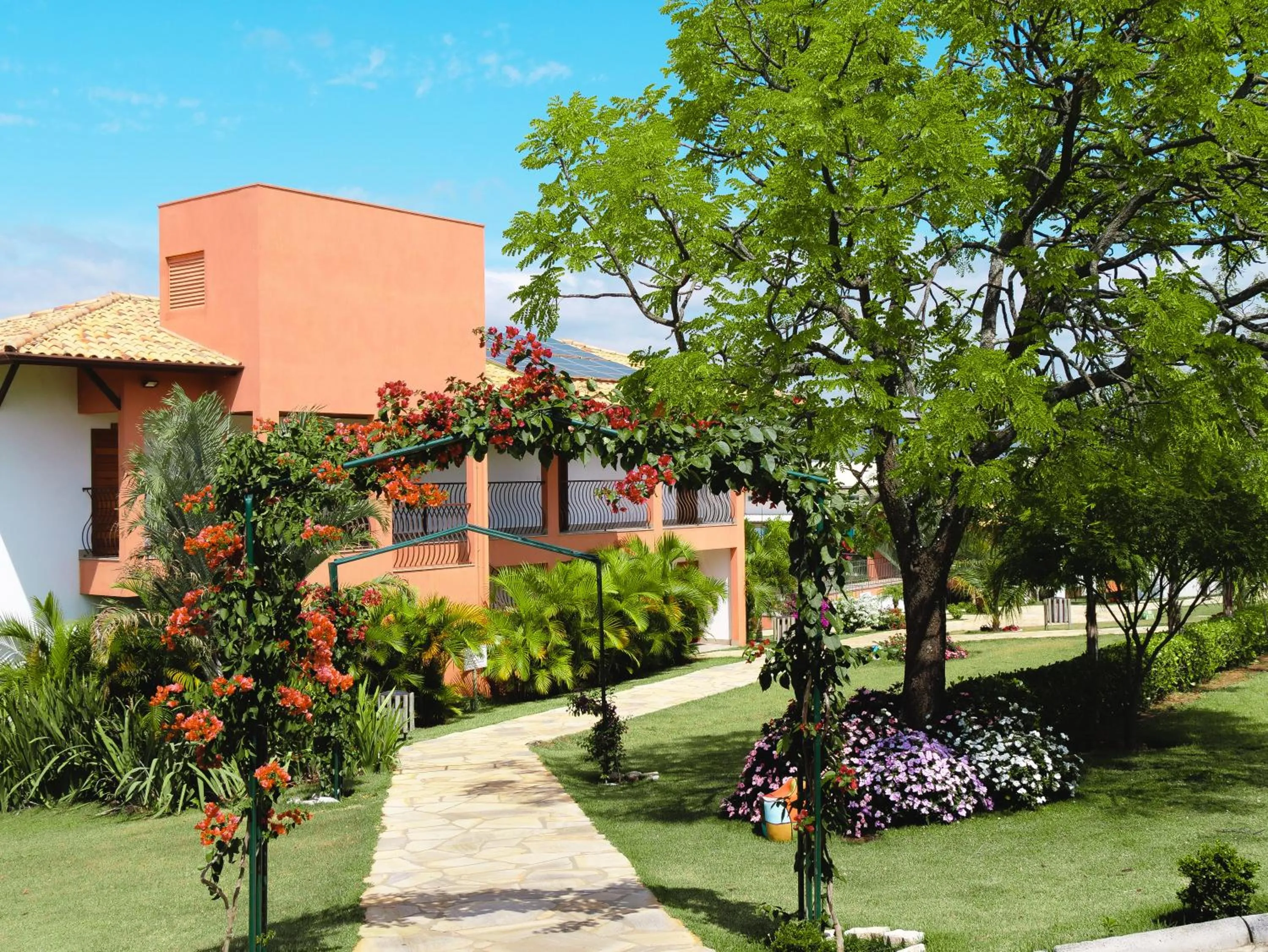 Facade/entrance in Riviera Capitólio Hotel