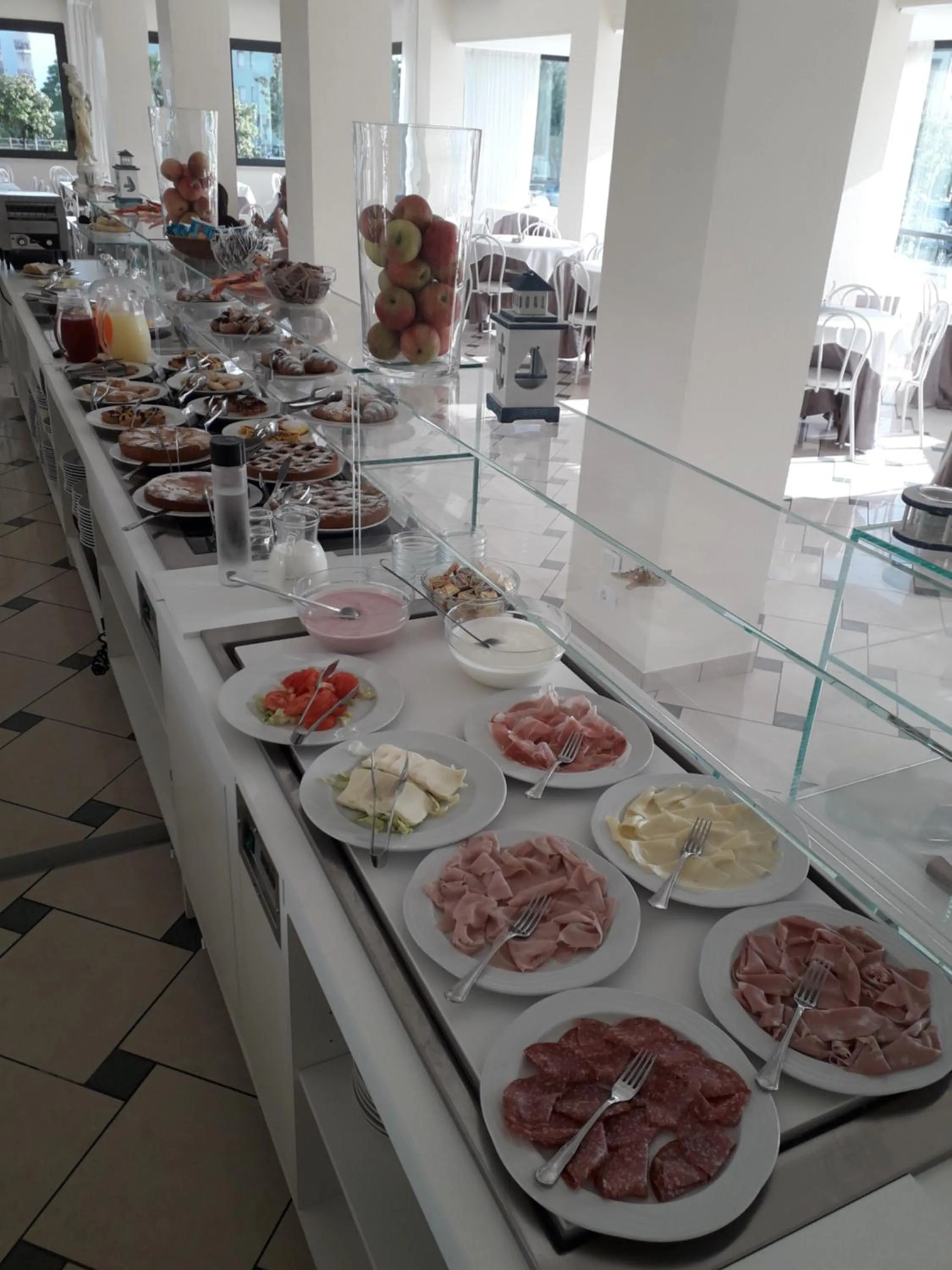 Breakfast in Hotel Silver