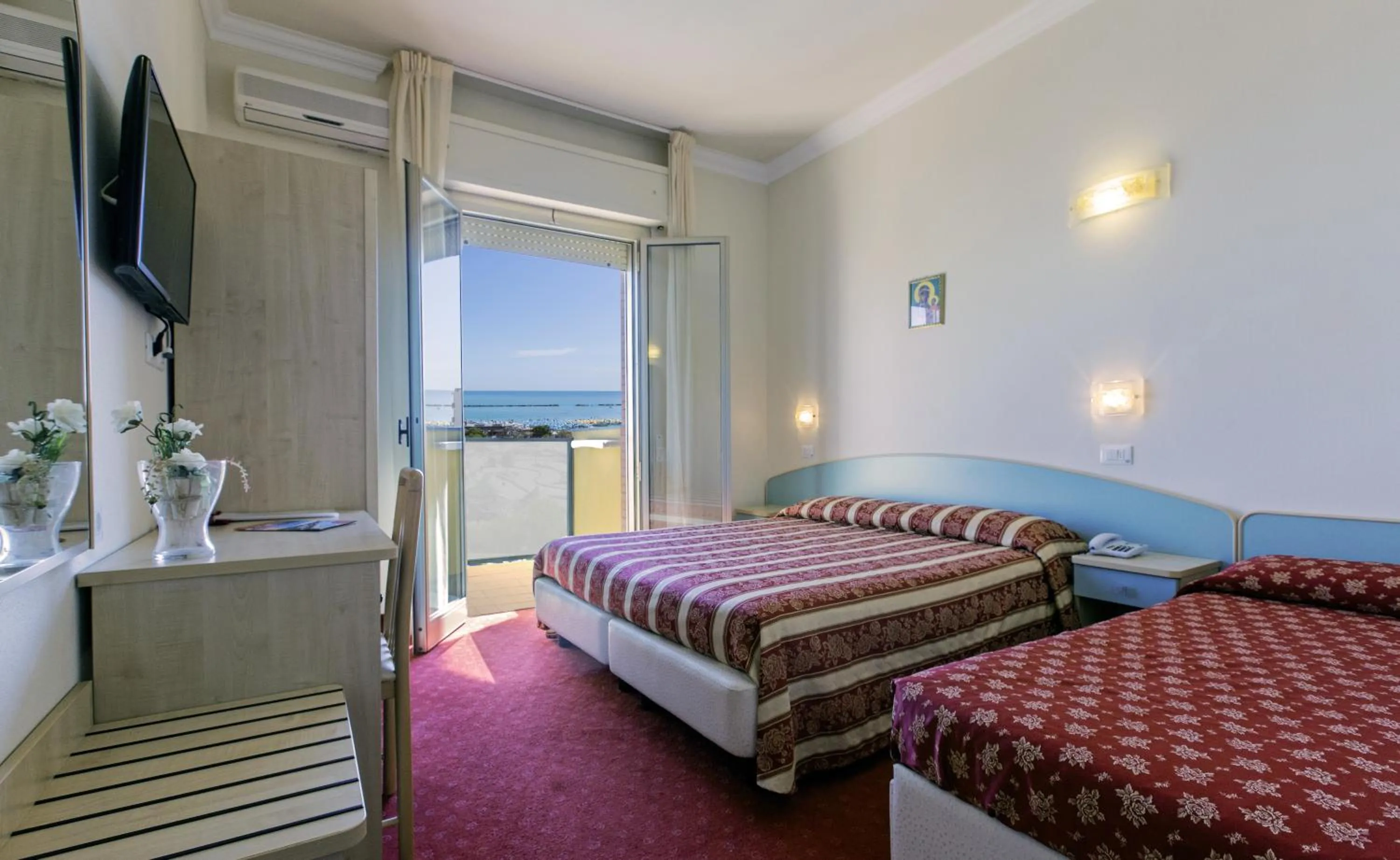 Bedroom, Bed in Hotel Silver