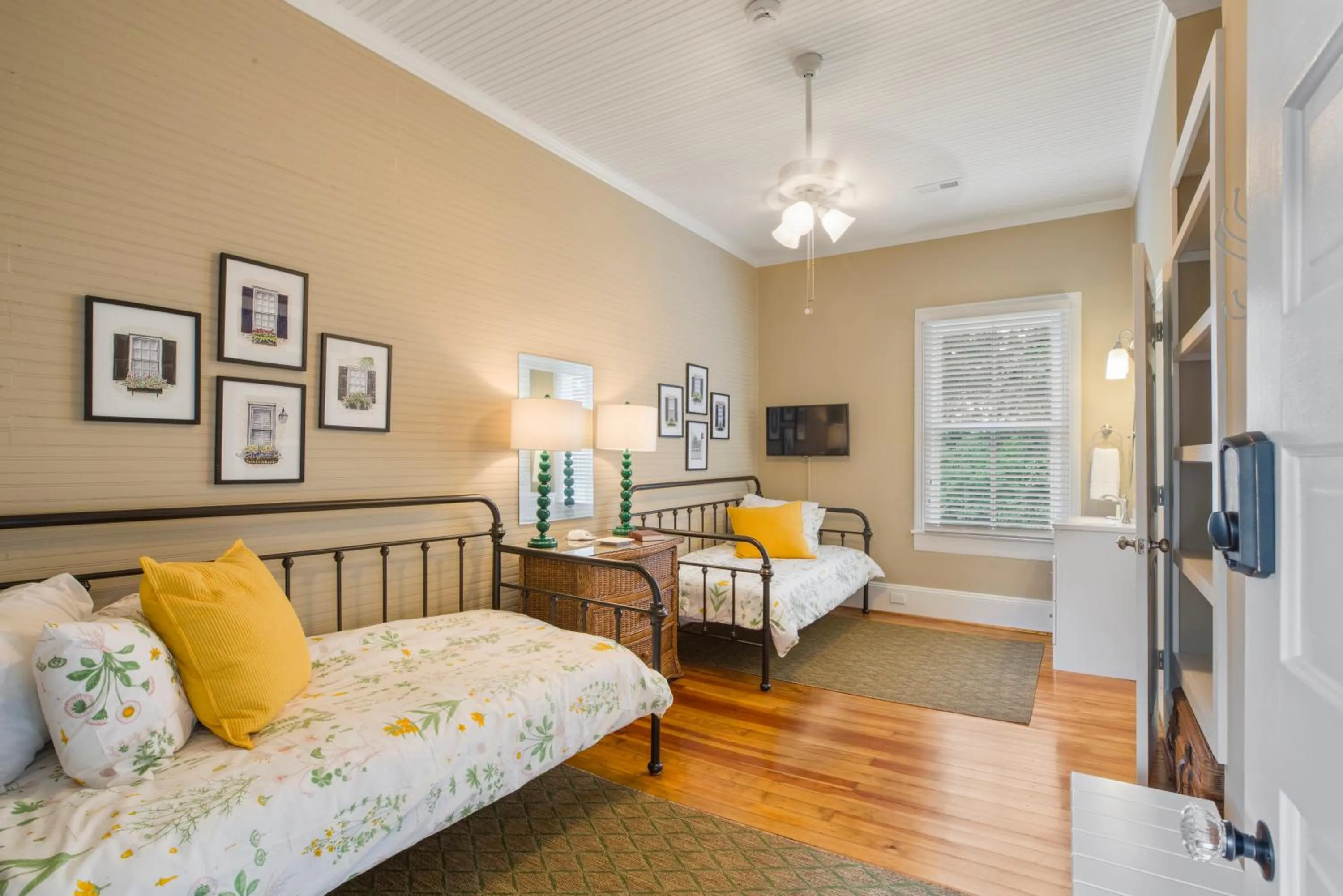 Photo of the whole room, Bed in Liberty Hall Bed and Breakfast