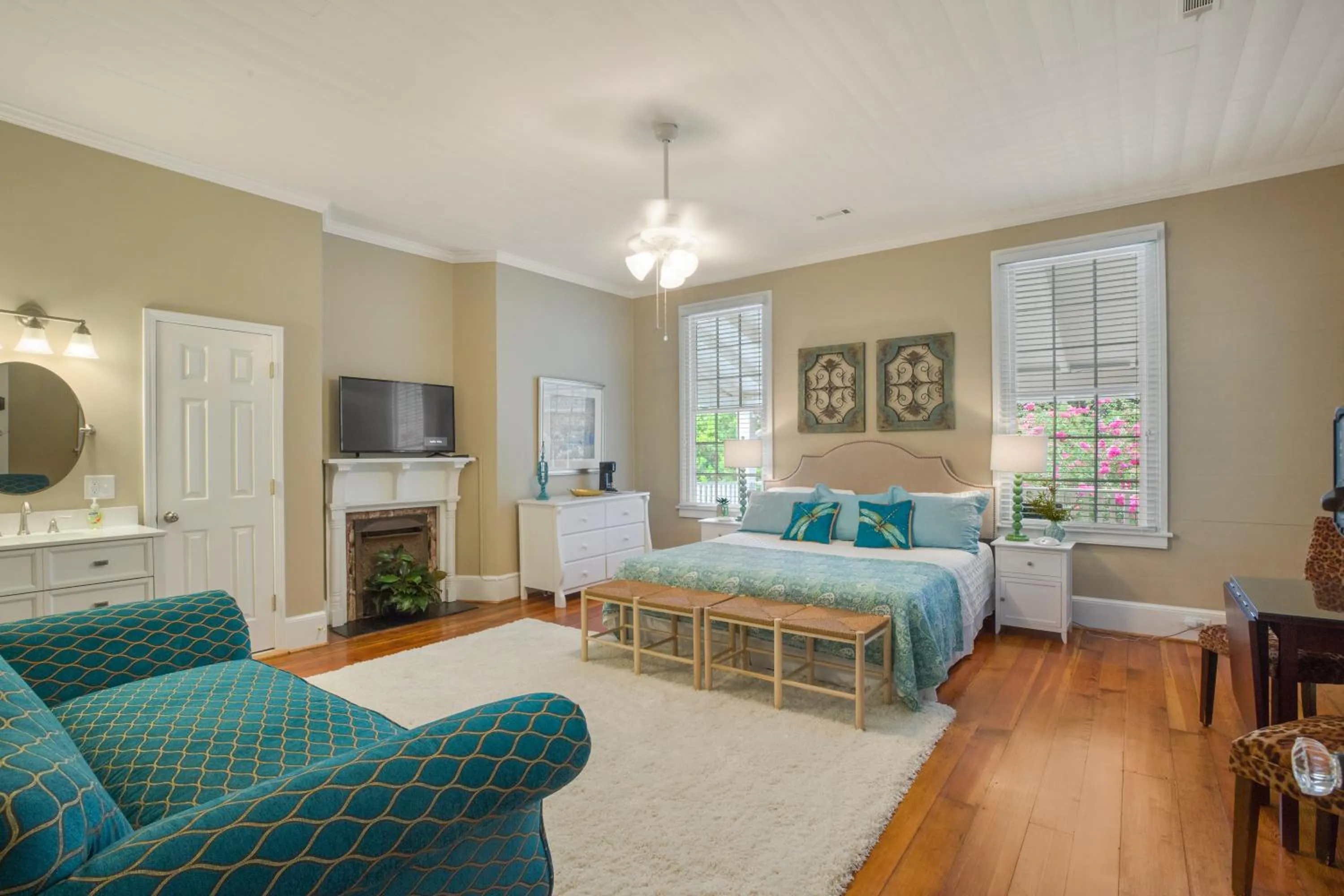Photo of the whole room, Bed in Liberty Hall Bed and Breakfast