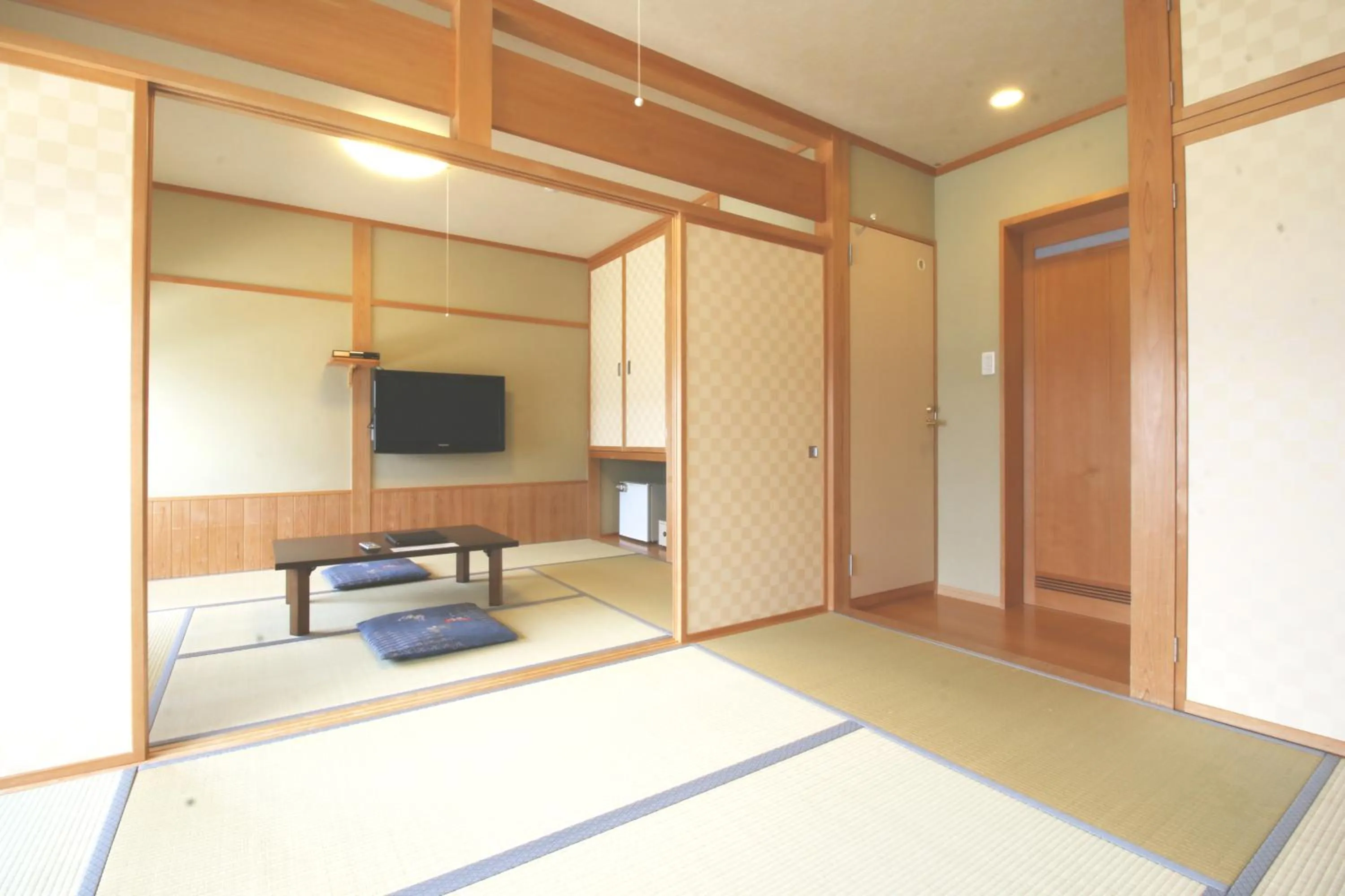 Photo of the whole room in Tsuruga Sazanami Resort Chobei