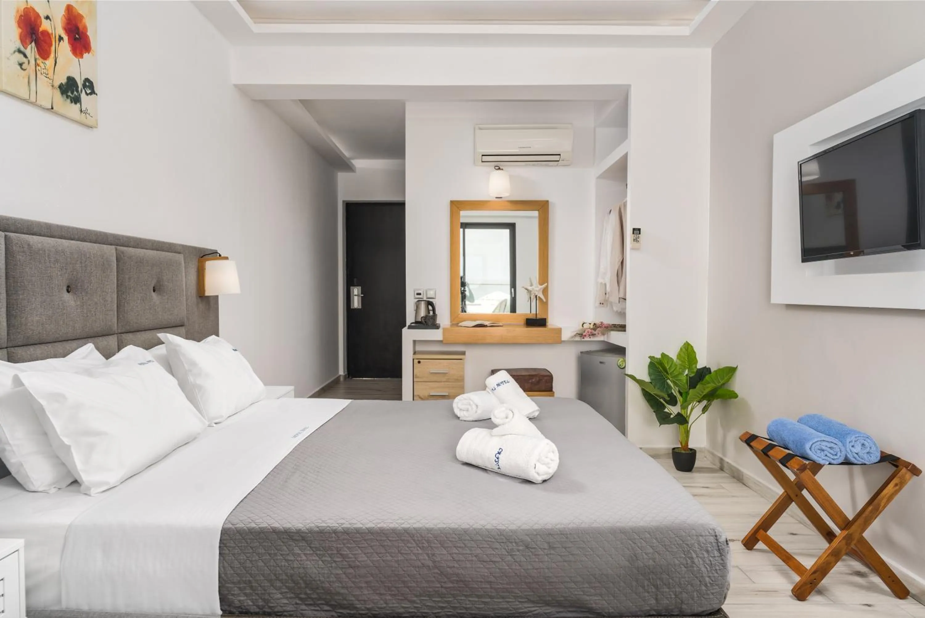 Photo of the whole room, Bed in Crystal Beach Hotel