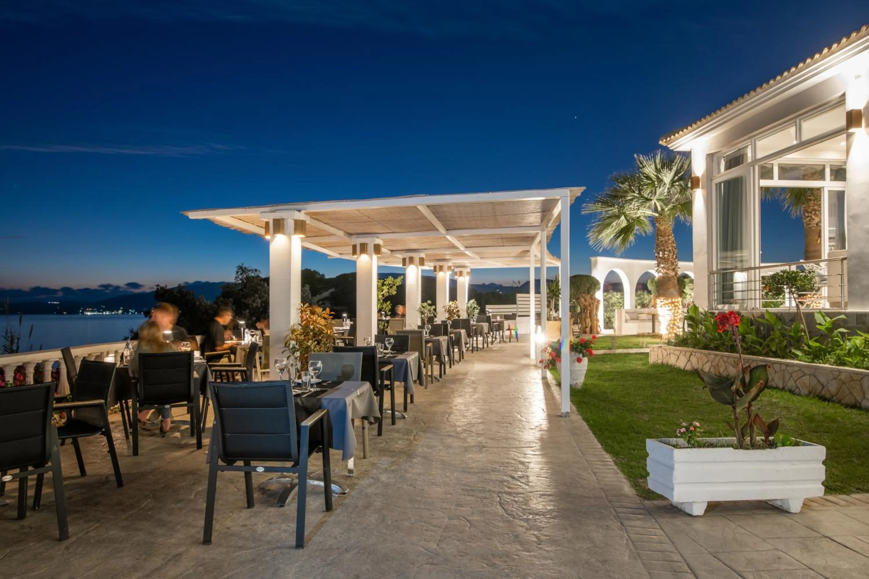 Restaurant/places to eat in Crystal Beach Hotel