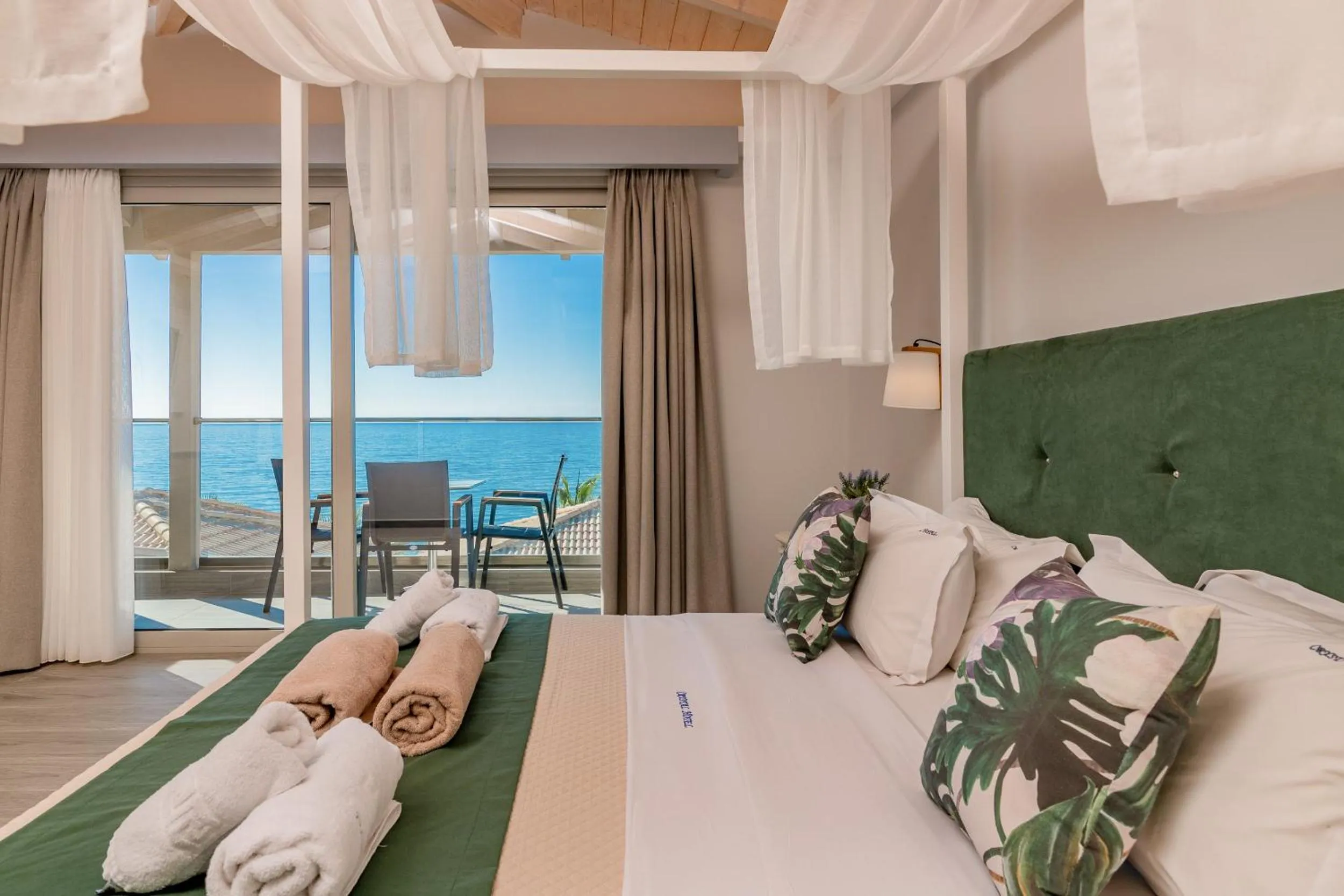 Bedroom, Bed in Crystal Beach Hotel