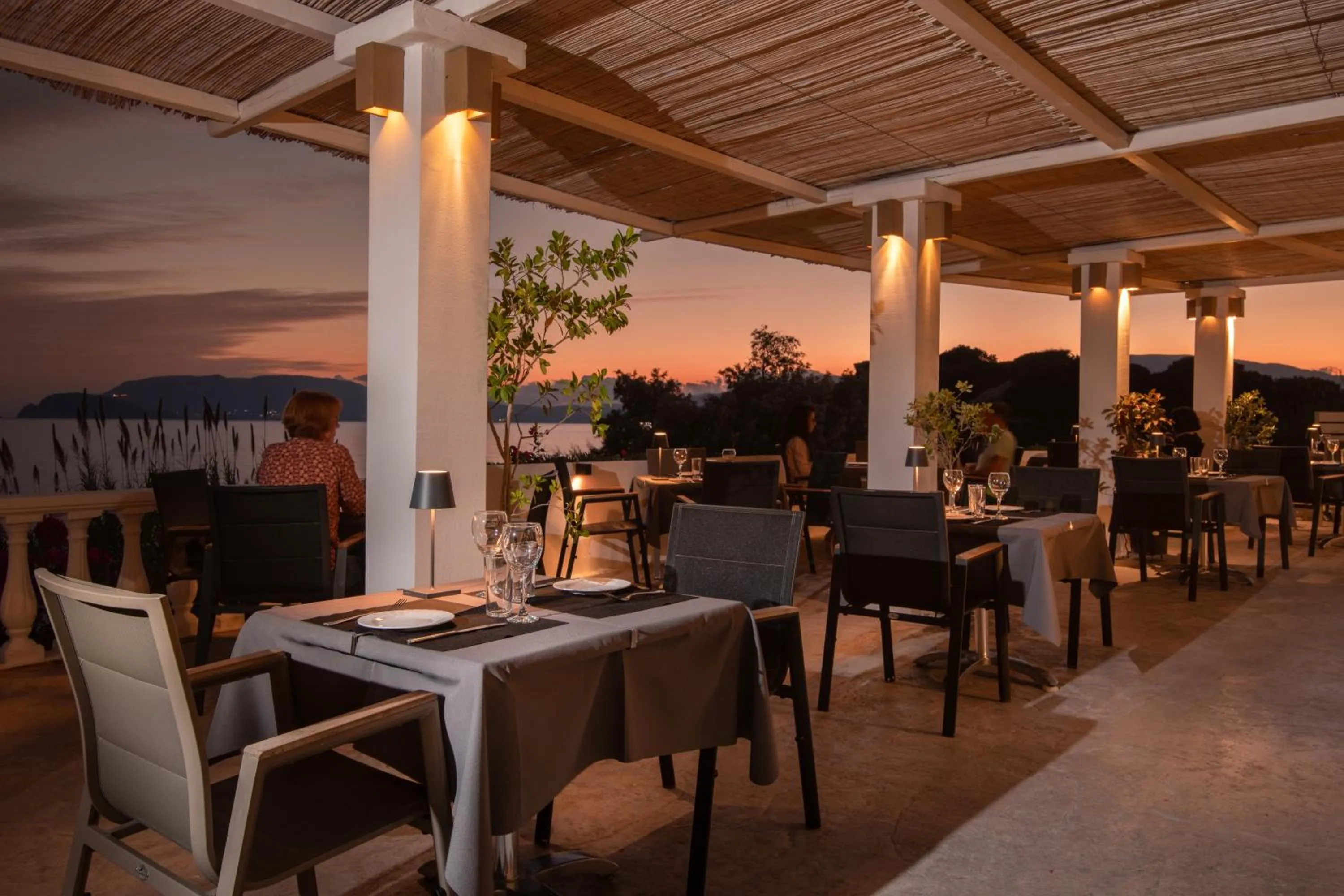 Restaurant/places to eat in Crystal Beach Hotel