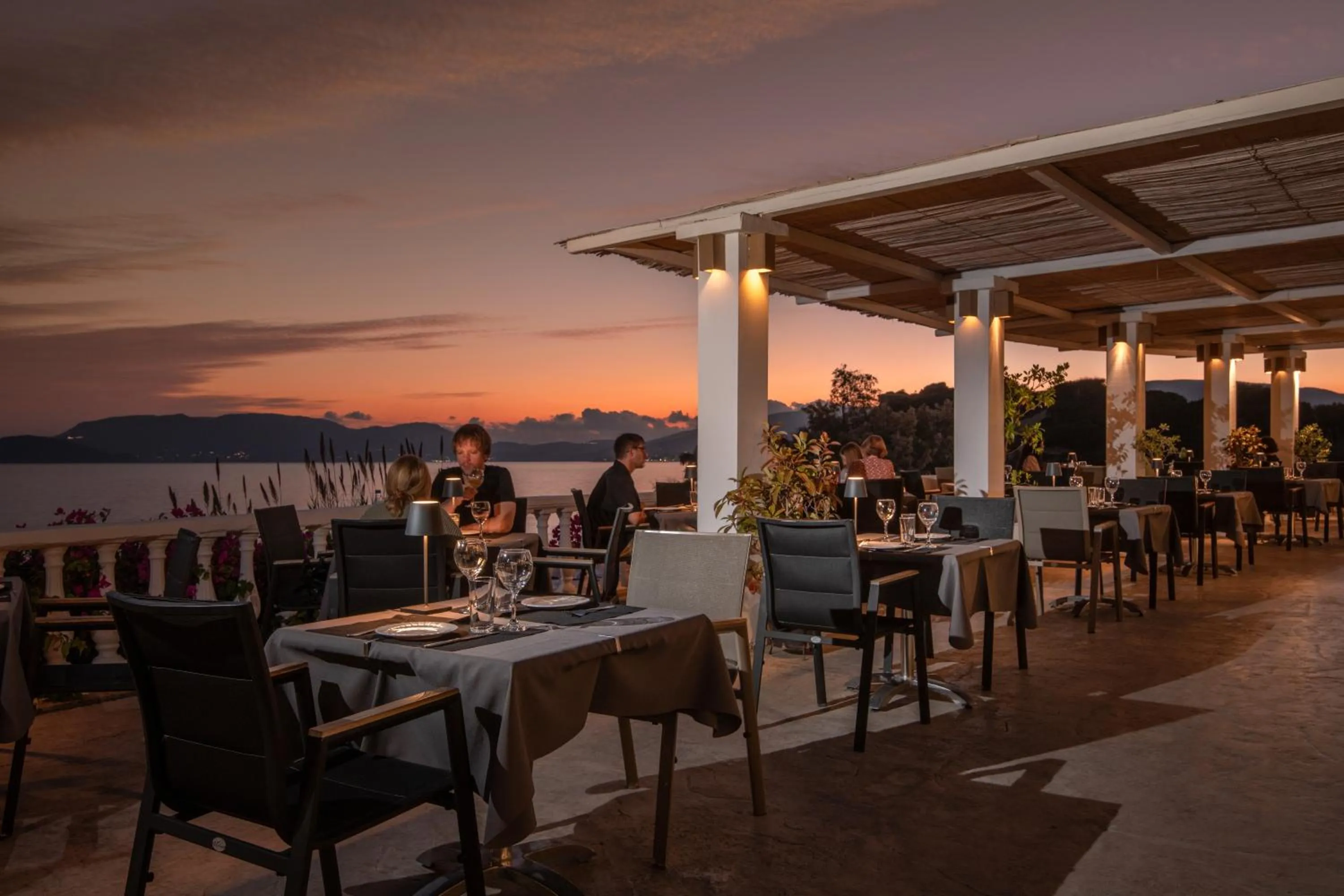 Restaurant/places to eat in Crystal Beach Hotel