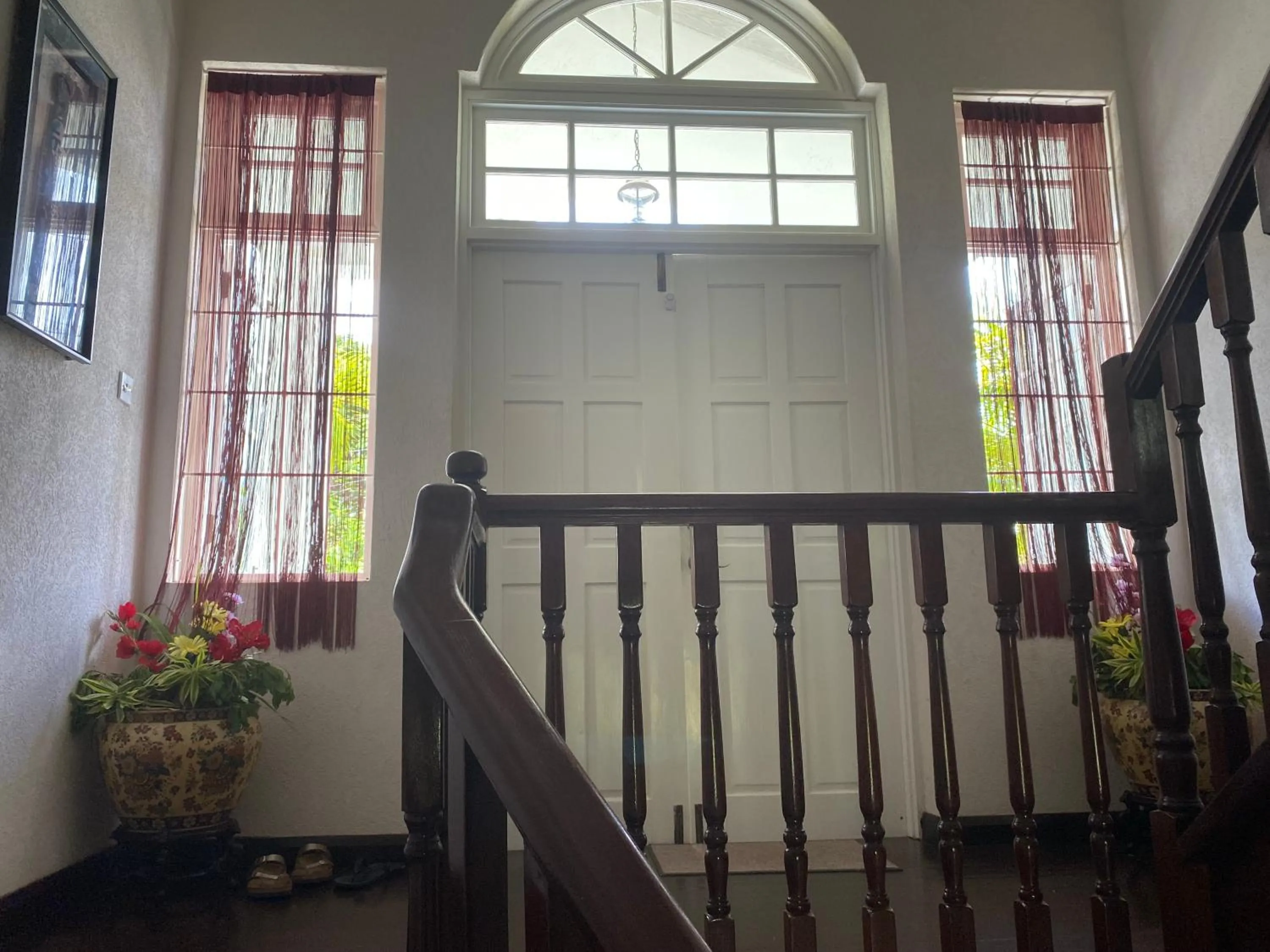 Property building in Spacious White House Villa 1 minute to sandy beaches