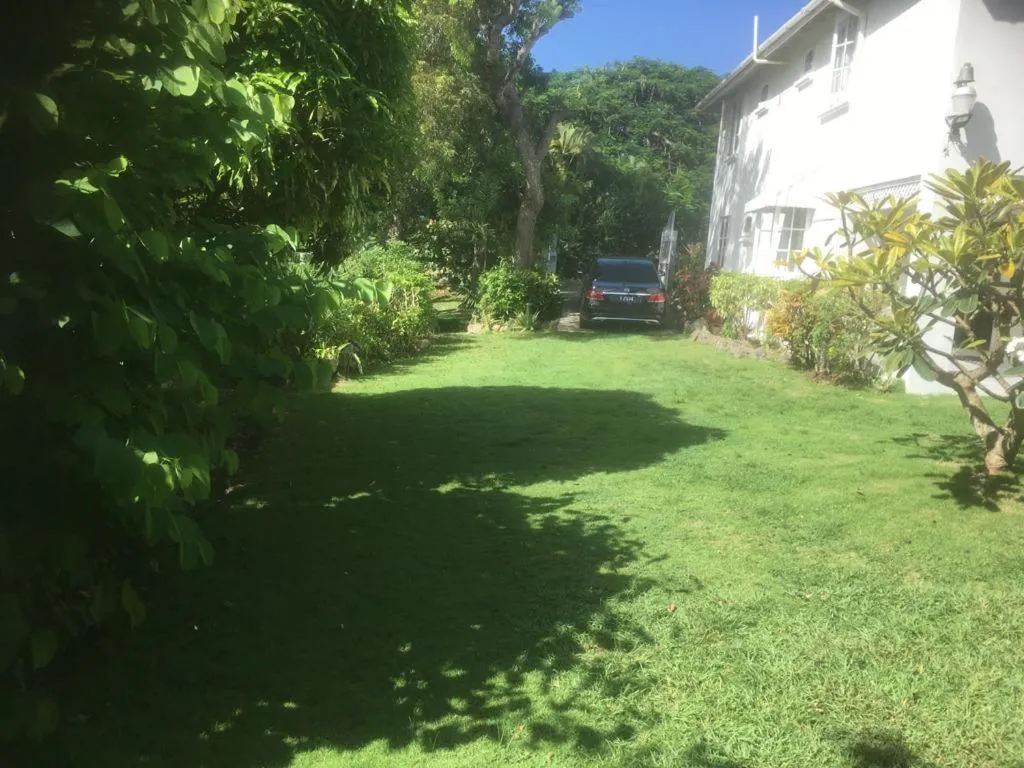 Garden view in Spacious White House Villa 1 minute to sandy beaches