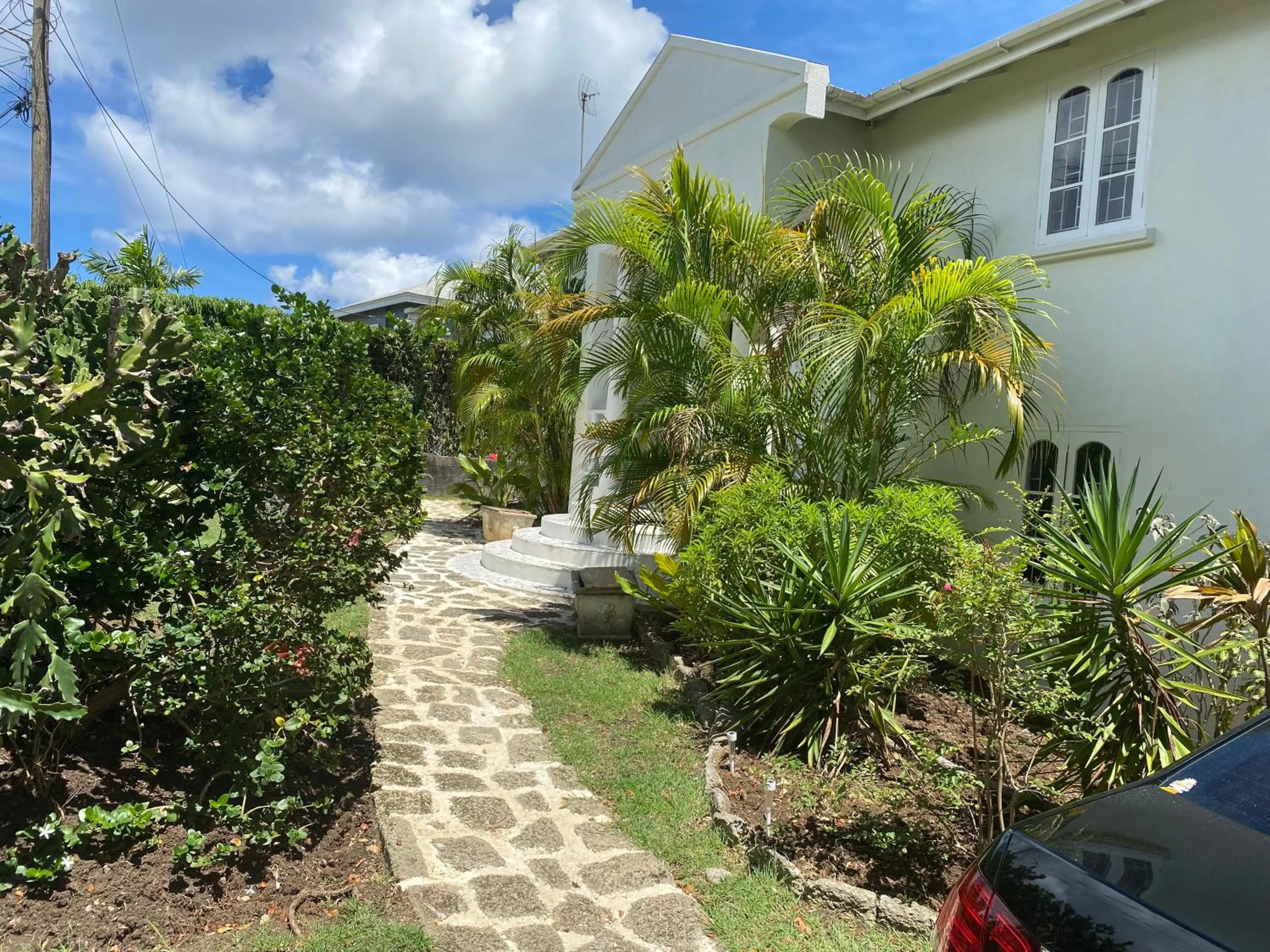 Property building in Spacious White House Villa 1 minute to sandy beaches