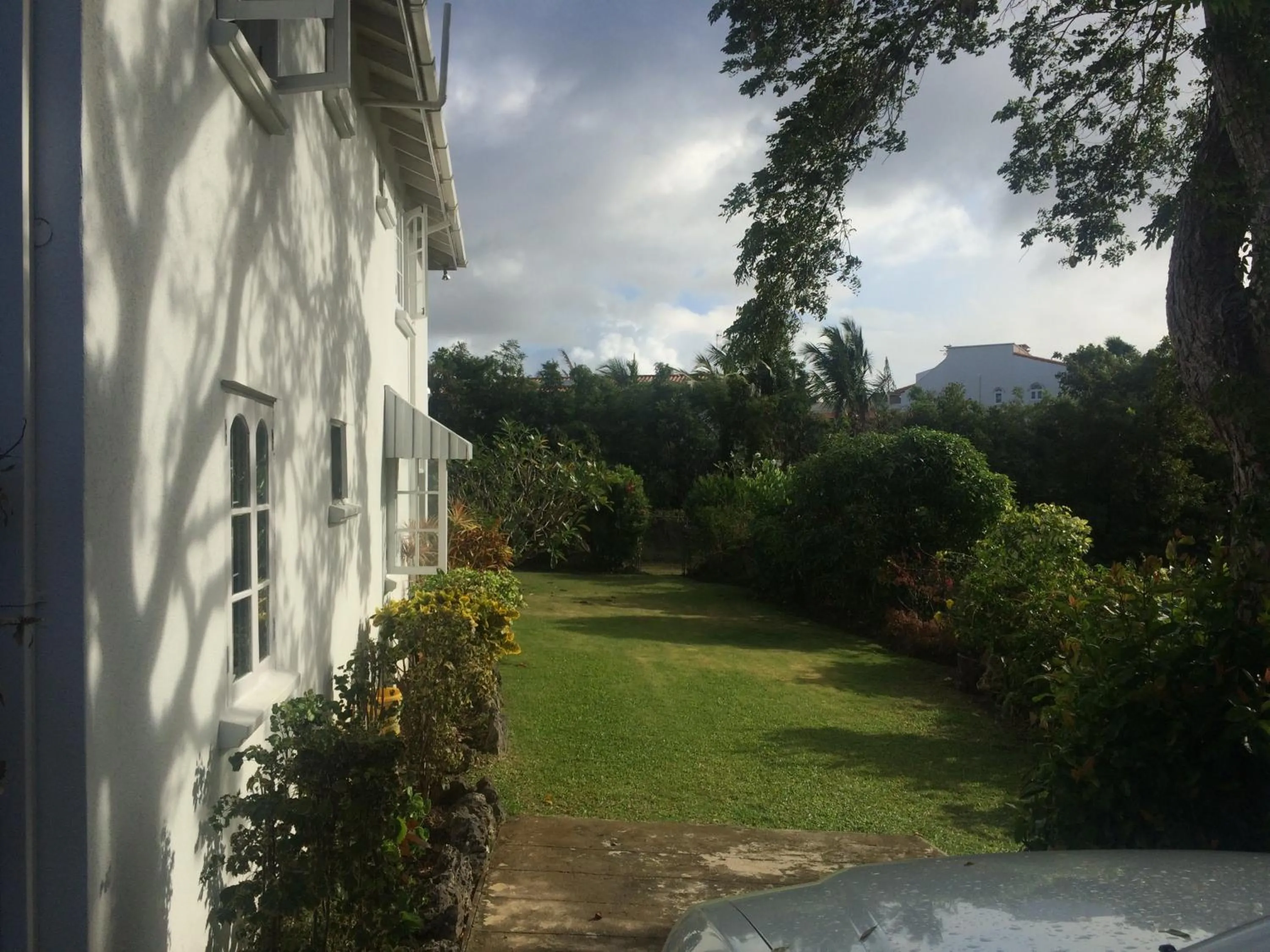 Property building in Spacious White House Villa 1 minute to sandy beaches