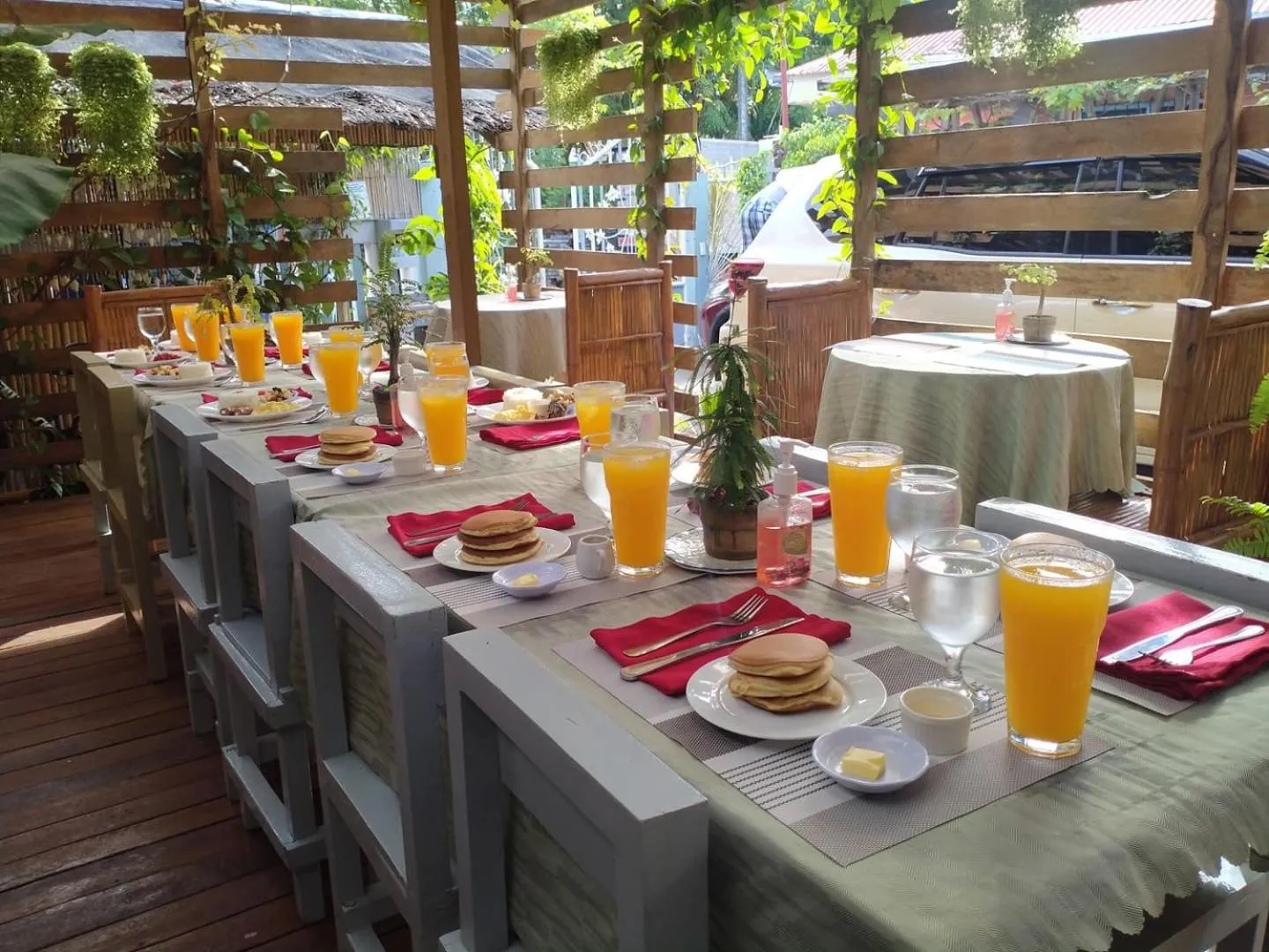 Restaurant/places to eat in SMAK's Hotel